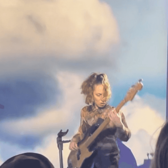 Kelsey Mines faz show em Belo Horizonte/MG no Clube de Jazz do Café com Letras no dia quinta-feira, 2 de abril de 2026, às 20:30.
O evento será do estilo Jazz e promete reunir fãs para uma noite especial de música ao vivo.
O show acontece no Clube de Jazz do Café com Letras, um espaço conhecido por receber eventos na cidade de Belo Horizonte.
Endereço: R. Antônio de Albuquerque, 47 - Funcionários, Belo Horizonte - MG, 30112-010, Brasil.
Consulte informações e ingressos nos canais oficiais do evento.
Instagram do local: https://www.instagram.com/clubedejazzdocafe/. Instagram do artista: https://instagram.com/k__mines.
O show de Kelsey Mines promete atrair fãs na cidade de Belo Horizonte.
Perguntas frequentes sobre o evento:
Pergunta: Quando acontece o show de Kelsey Mines em Belo Horizonte?
Resposta: O show acontece quinta-feira, 2 de abril de 2026 às 20:30.
Pergunta: Onde acontece o evento?
Resposta: O evento acontece no Clube de Jazz do Café com Letras em Belo Horizonte. - Kelsey Mines ao vivo no Clube de Jazz do Café com Letras, Belo Horizonte MG, quinta-feira 2 de abril 20:30