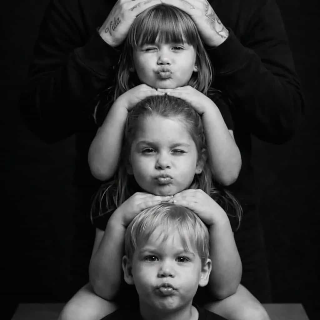 José Felipe Rocha Costa (Goiânia, 21 de abril de 1998), mais conhecido pelo nome artístico de Zé Felipe, é um cantor e compositor de sertanejo universitário. É filho do cantor sertanejo Leonardo e da jornalista Poliana Rocha, tendo como irmãos os cantores Pedro Leonardo e João Guilherme Ávila.