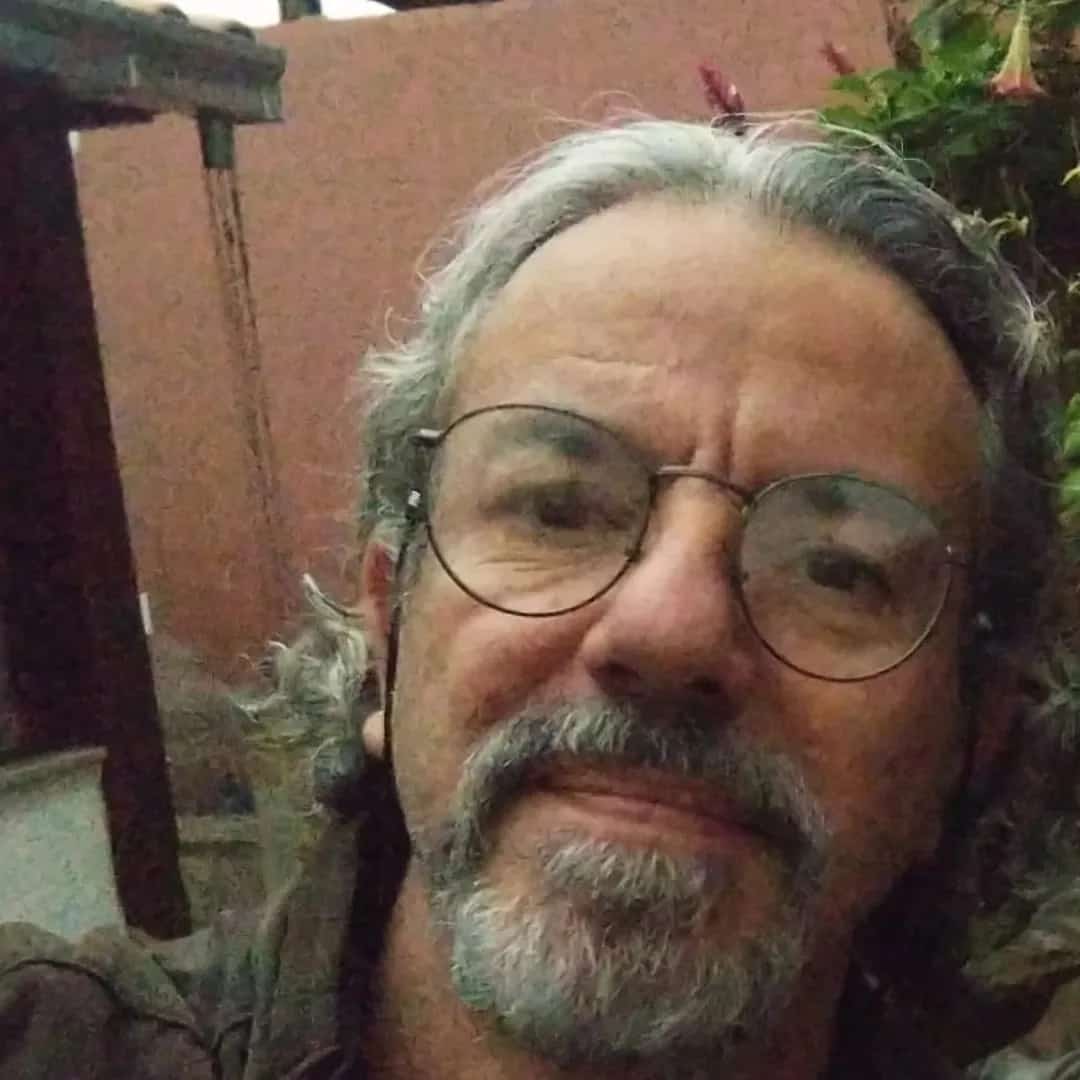 César Magalhães faz show em Belo Horizonte/MG no Bar e Museu Clube da Esquina no dia quinta-feira, 2 de abril de 2026, às 19:00.
O evento será do estilo MPB e promete reunir fãs para uma noite especial de música ao vivo.
O show acontece no Bar e Museu Clube da Esquina, um espaço conhecido por receber eventos na cidade de Belo Horizonte.
Endereço: R. Paraisópolis, 738 - Santa Tereza, Belo Horizonte - MG, 31010-330, Brasil.
Consulte informações e ingressos nos canais oficiais do evento.
Instagram do local: https://www.instagram.com/bardomuseuclubedaesquina/. Instagram do artista: https://instagram.com/cesartmagalhaes.
O show de César Magalhães promete atrair fãs na cidade de Belo Horizonte.
Perguntas frequentes sobre o evento:
Pergunta: Quando acontece o show de César Magalhães em Belo Horizonte?
Resposta: O show acontece quinta-feira, 2 de abril de 2026 às 19:00.
Pergunta: Onde acontece o evento?
Resposta: O evento acontece no Bar e Museu Clube da Esquina em Belo Horizonte. - César Magalhães ao vivo em Belo Horizonte no Bar e Museu Clube da Esquina, quinta-feira 2 de abril de 2026 às 19h