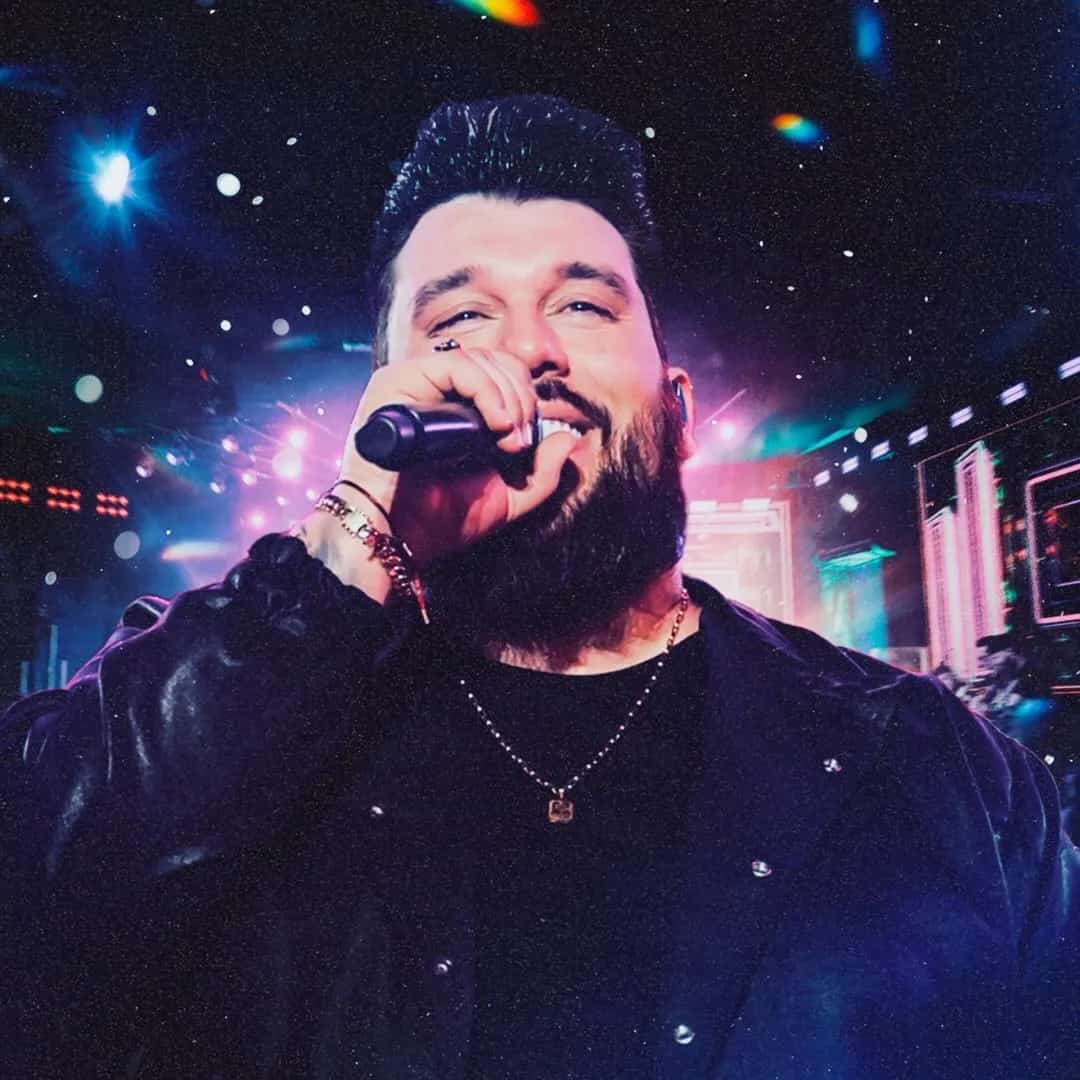 Panda faz show em Guarantã do Norte/MT no Guarantã do Norte no dia quinta-feira, 2 de abril de 2026, às 20:00.
O evento será do estilo Sertanejo e promete reunir fãs para uma noite especial de música ao vivo.
O show acontece no Guarantã do Norte, um espaço conhecido por receber eventos na cidade de Guarantã do Norte.
Endereço: Guarantã do Norte, MT, 78520-000, Brasil.
Ingressos disponíveis pelo vaideingresso.com.br. Confira no link oficial do evento: https://www.vaideingresso.com.br/panda-sem-moderacao-guarata-do-norte-mt.
Instagram do artista: https://www.instagram.com/pandacantor/.
O show de Panda promete atrair fãs na cidade de Guarantã do Norte.
Perguntas frequentes sobre o evento:
Pergunta: Quando acontece o show de Panda em Guarantã do Norte?
Resposta: O show acontece quinta-feira, 2 de abril de 2026 às 20:00.
Pergunta: Onde acontece o evento?
Resposta: O evento acontece no Guarantã do Norte em Guarantã do Norte.
Pergunta: Onde comprar ingressos?
Resposta: Os ingressos podem ser adquiridos no link oficial do evento: https://www.vaideingresso.com.br/panda-sem-moderacao-guarata-do-norte-mt. - Panda Sem Moderação em Guarantã do Norte MT na Guarantã do Norte dia 2 de abril de 2026 às 20:00