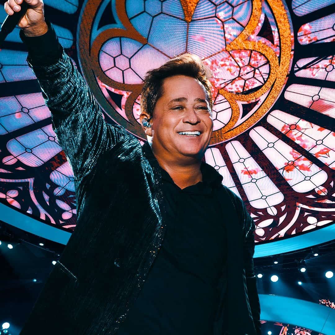 Leonardo faz show em São Paulo/SP no Espaço Unimed no dia sábado, 11 de abril de 2026, às 20:00.
O evento será do estilo Sertanejo e promete reunir fãs para uma noite especial de música ao vivo.
O show acontece no Espaço Unimed, um espaço conhecido por receber eventos na cidade de São Paulo.
Endereço: Rua Tagipuru , 795.
Ingressos disponíveis pelo ticket360. Confira no link oficial do evento: https://www.ticket360.com.br/.
Instagram do local: https://www.instagram.com/espacounimed/. Instagram do artista: https://www.instagram.com/leonardo/.
O show de Leonardo promete atrair fãs na cidade de São Paulo.
Perguntas frequentes sobre o evento:
Pergunta: Quando acontece o show de Leonardo em São Paulo?
Resposta: O show acontece sábado, 11 de abril de 2026 às 20:00.
Pergunta: Onde acontece o evento?
Resposta: O evento acontece no Espaço Unimed em São Paulo.
Pergunta: Onde comprar ingressos?
Resposta: Os ingressos podem ser adquiridos no link oficial do evento: https://www.ticket360.com.br/. - Leonardo Uma Historia Sem Fim em São Paulo no Espaço Unimed sábado, 11 de abril de 2026 às 20:00