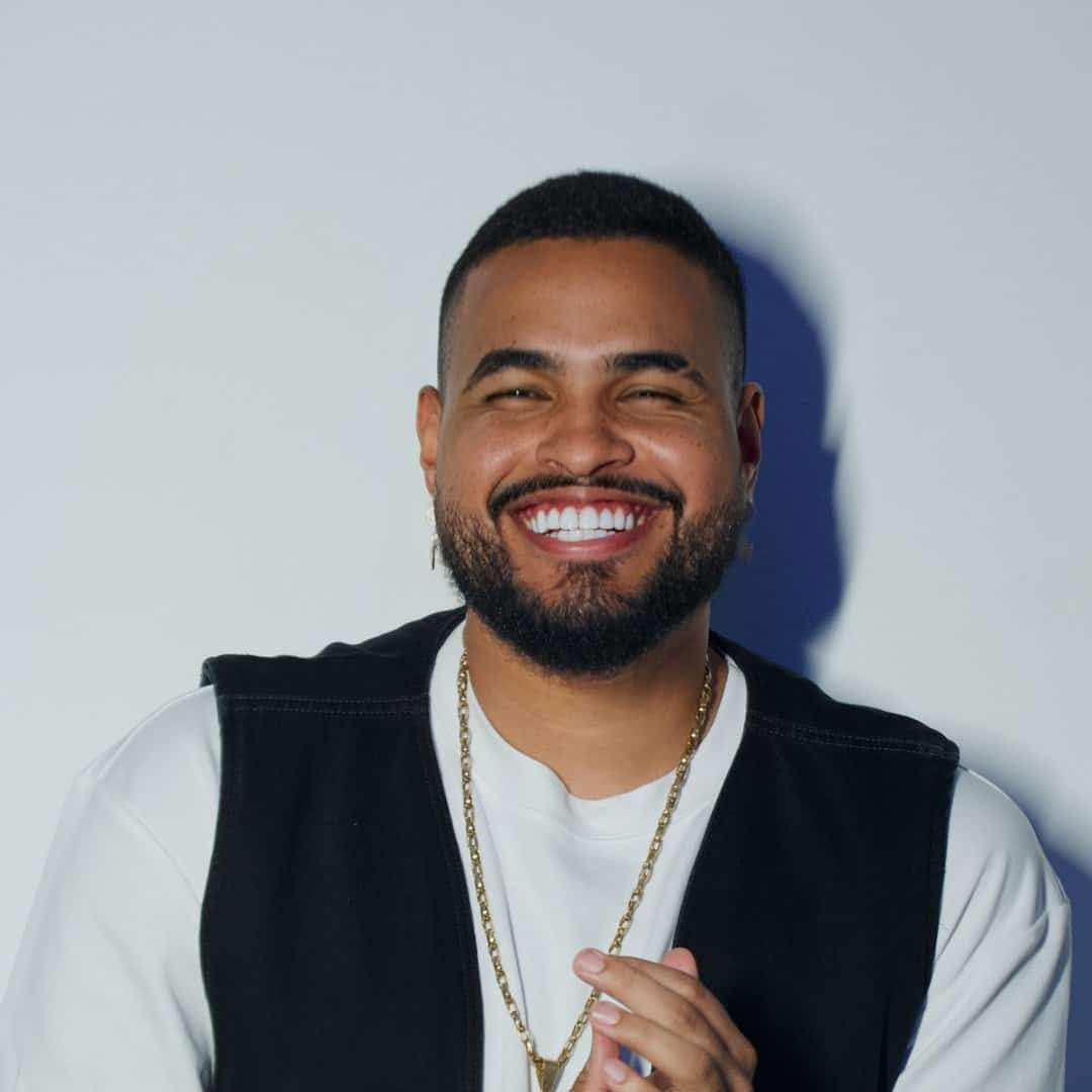 Yan faz show em Pelotas/RS no C. C. Diamantinos no dia domingo, 19 de abril de 2026, às 17:00.
O evento será do estilo Pagode e promete reunir fãs para uma noite especial de música ao vivo.
O show acontece no C. C. Diamantinos, um espaço conhecido por receber eventos na cidade de Pelotas.
Endereço: R. Gonçalves Chaves, 956 - Centro, Pelotas - RS, 96015-560, Brasil.
Ingressos disponíveis pelo ingressonacional.com.br. Confira no link oficial do evento: https://www.ingressonacional.com.br/evento/32866/acustico-proum.
Instagram do artista: https://www.instagram.com/yancantorr/.
O show de Yan promete atrair fãs na cidade de Pelotas.
Perguntas frequentes sobre o evento:
Pergunta: Quando acontece o show de Yan em Pelotas?
Resposta: O show acontece domingo, 19 de abril de 2026 às 17:00.
Pergunta: Onde acontece o evento?
Resposta: O evento acontece no C. C. Diamantinos em Pelotas.
Pergunta: Onde comprar ingressos?
Resposta: Os ingressos podem ser adquiridos no link oficial do evento: https://www.ingressonacional.com.br/evento/32866/acustico-proum. - Acustico Proum com Yan em Pelotas no C. C. Diamantinos dia 19 de abril de 2026 às 17:00