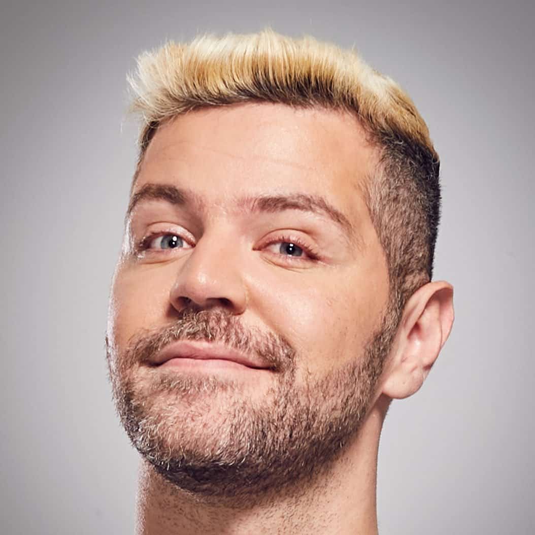 Victor Sarro faz show em Três Rios/RJ no Teatro Celso Peçanha no dia sexta-feira, 1 de maio de 2026, às 20:00.
O evento será do estilo Stand Up e promete reunir fãs para uma noite especial de música ao vivo.
O show acontece no Teatro Celso Peçanha, um espaço conhecido por receber eventos na cidade de Três Rios.
Endereço: Praça São Sebastião - Três Rios, RJ, 25804-080, Brasil.
Ingressos disponíveis pelo megabilheteria.com. Confira no link oficial do evento: https://megabilheteria.com/evento?id=20260218190527.
Instagram do artista: https://www.instagram.com/victorsarro/.
O show de Victor Sarro promete atrair fãs na cidade de Três Rios.
Perguntas frequentes sobre o evento:
Pergunta: Quando acontece o show de Victor Sarro em Três Rios?
Resposta: O show acontece sexta-feira, 1 de maio de 2026 às 20:00.
Pergunta: Onde acontece o evento?
Resposta: O evento acontece no Teatro Celso Peçanha em Três Rios.
Pergunta: Onde comprar ingressos?
Resposta: Os ingressos podem ser adquiridos no link oficial do evento: https://megabilheteria.com/evento?id=20260218190527. - Victor Sarro em Três Rios no Teatro Celso Peçanha, sexta-feira 1 de maio de 2026 às 20h