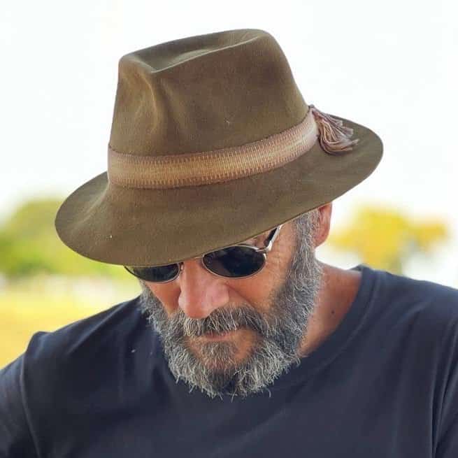 Almir Sater faz show em Uberlândia/MG no Castelli Eventos no dia sábado, 28 de março de 2026, às 20:00.
O evento será do estilo MPB e promete reunir fãs para uma noite especial de música ao vivo.
O show acontece no Castelli Eventos, um espaço conhecido por receber eventos na cidade de Uberlândia.
Endereço: Av. Lidormira Borges Do Nascimento, 6000 - Shopping Park, Uberlândia - MG, 38425-270, Brasil.
Ingressos disponíveis pelo baladapp. Confira no link oficial do evento: https://baladapp.com.br/a/modas-e-memorias-convida-almir-sater-sergio-reis/7892.
Instagram do artista: https://www.instagram.com/oficialalmirsater/.
O show de Almir Sater promete atrair fãs na cidade de Uberlândia.
Perguntas frequentes sobre o evento:
Pergunta: Quando acontece o show de Almir Sater em Uberlândia?
Resposta: O show acontece sábado, 28 de março de 2026 às 20:00.
Pergunta: Onde acontece o evento?
Resposta: O evento acontece no Castelli Eventos em Uberlândia.
Pergunta: Onde comprar ingressos?
Resposta: Os ingressos podem ser adquiridos no link oficial do evento: https://baladapp.com.br/a/modas-e-memorias-convida-almir-sater-sergio-reis/7892. - Almir Sater e Sergio Reis em Uberlândia Castelli Eventos sábado, 28 de março de 2026 às 20:00