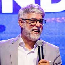 Claudio Duarte faz show em Belo Horizonte/MG no BeFly Minascentro no dia sábado, 3 de outubro de 2026, às 20:00.
O evento será do estilo Gospel e promete reunir fãs para uma noite especial de música ao vivo.
O show acontece no BeFly Minascentro, um espaço conhecido por receber eventos na cidade de Belo Horizonte.
Endereço: Avenida Augusto De Lima, 785.
Ingressos disponíveis pelo sympla. Confira no link oficial do evento: https://bileto.sympla.com.br/event/115951.
Instagram do local: https://www.instagram.com/beflyminascentro/. Instagram do artista: https://www.instagram.com/claudioduarte/.
O show de Claudio Duarte promete atrair fãs na cidade de Belo Horizonte.
Perguntas frequentes sobre o evento:
Pergunta: Quando acontece o show de Claudio Duarte em Belo Horizonte?
Resposta: O show acontece sábado, 3 de outubro de 2026 às 20:00.
Pergunta: Onde acontece o evento?
Resposta: O evento acontece no BeFly Minascentro em Belo Horizonte.
Pergunta: Onde comprar ingressos?
Resposta: Os ingressos podem ser adquiridos no link oficial do evento: https://bileto.sympla.com.br/event/115951. - Claudio Duarte em Belo Horizonte no BeFly Minascentro sábado, 3 de outubro de 2026 às 20:00