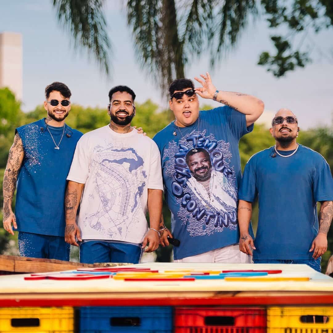 📅
Informações do Evento
DATA:
04 de Julho/2026
LOCAL:
Pq. do Peão Os Independentes 📍
ABERTURA DOS PORTÕES:
16:00 Horas
ABERTURA DA BILHETERIA:
16:00 Horas
___________________________________
🎤 Atrações
Thiaguinho
Belo
Menos é Mais
Cronograma/ordem/horário das apresentações será divulgado em breve nas redes sociais oficiais do evento.
_______________________________________
📍
Setores
Pista All Inclusive
Cerveja, Gin, Tônica, Vodka, Caipirinha, Refrigerante, Água, Suco e Feijoada.
Camarote All Inclusive
Cerveja, Gin, Tônica, Vodka, Caipirinha, Refrigerante, Água, Suco e Feijoada.
Mesas All Inclusive Para 10 Pessoas
Cerveja, Gin, Tônica, Vodka, Caipirinha, Refrigerante, Água, Suco e Feijoada.
Mesas All Inclusive Compartilhadas Para 10 Pessoas
Cerveja, Gin, Tônica, Vodka, Caipirinha, Refrigerante, Água, Suco e Feijoada.
Camarote Corporativo All Inclusive Para 10 Pessoas
Cerveja, Gin, Tônica, Vodka, Caipirinha, Refrigerante, Água, Suco e Feijoada.
Serviço de Garçom.
⚠️
VENDAS DE MESAS E CAMAROTES CORPORATIVOS SOMENTE ATRAVÉS DO NILTINHO
📞
(17) 98171-8888
_______________________________________
🔖
Classificação Indicativa
👉
Evento Classificação 18 anos
Evento exclusivo para maiores de 18 anos.
Proibida a entrada de menores de idade, mesmo que acompanhados dos pais ou responsáveis.
A apresentação de documento com foto será exigida na portaria.
⚠️ O descumprimento da classificação indicativa pode impedir a entrada no evento
sem direito a reembolso.
___________________________________________
📌
Informações Importantes Sobre Ingressos:
____________________________________________
📱
Instagram do Evento
@feijoadasamaumaoficial
____________________________________________
⚠️
Avisos Importantes
A Q2 Ingressos não se responsabiliza por compras realizadas fora da sua plataforma.
Evite falsificação.
Se beber, não dirija.
__________________________________________
🔁 Como Transferir seu Ingresso
Agora você pode transferir seu ingresso de forma
prática e segura,
diretamente pelo
APP ou site da Q2 Ingressos,
sem burocracia.
Como funciona:
1.
Acesse a aba
"Meus Ingressos"
no site.
2.
Selecione o ingresso desejado.
3.
Insira os dados do novo titular.
4.
O novo titular receberá a solicitação e deverá aceitar os termos de uso pelo
APP Q2 Ingressos
para concluir a transferência.
Importante:
✅
A transferência pode ser realizada até
12 horas antes do início do evento.
✅
O novo titular poderá visualizar todas as informações do ingresso.
✅
Após a conclusão da transferência, não será possível solicitar o cancelamento.
Essa novidade veio para facilitar ainda mais sua experiência, tornando o processo mais ágil e reduzindo a necessidade de suporte manual. Aproveite!
Para mais informações, acesse:
https://q2ingressos.com.br/termos-de-transferencia
______________________________________________
🚫
Objetos Proibidos no Evento
Drogas, substâncias ilegais ou armas de qualquer tipo;
Copos, garrafas ou vasilhames de vidro, metal ou plástico (mesmo que vazios);
Objetos cortantes, pontiagudos ou que possam causar ferimentos;
Cosméticos e perfumes em embalagens de vidro ou metal;
Substâncias tóxicas, fogos de artifício, sprays de espuma e inflamáveis em geral;
Capacetes de moto ou similares;
Alimentos ou bebidas adquiridos fora do evento (exceto mediante
apresentação de receita médica)
;
Roupas ou acessórios com partes pontiagudas ou que representem risco à segurança do público;
Máscaras que cubram total ou parcialmente o rosto;
Animais de estimação (qualquer espécie).
Demais itens proibidos e permitidos serão divulgados nas redes sociais oficiais do evento.
____________________________________________
📞
Suporte e Dúvidas
Em caso de dúvidas, acesse nossa Central de Ajuda ou entre em contato pelo nosso atendimento virtual via Chatbot:
👉
https://suporte.q2ingressos.com.br/centraldeajuda
Atendimento:
Segunda a sábado, das 08h00 às 23h00
___________________________________________
📜
Atenção
A
Q2 Ingressos não faz parte da organização do evento
e não se responsabiliza pelo mesmo em nenhuma instância.
Todas as informações são de responsabilidade exclusiva do
organizador/produtor.
Mudanças de data, horário ou local
são de responsabilidade do organizador.
É obrigatória a apresentação do ingresso (impresso ou digital)
junto a um documento oficial com foto.
Proibida a venda de bebidas alcoólicas para menores de 18 anos.
A ausência no evento invalida o ingresso,
sem direito a reembolso.
O prazo para
solicitação de reembolso
é de
7 dias corridos após a compra,
desde que não esteja dentro das
48 horas que antecedem o evento.
Após esses prazos ou após a realização do evento,
não haverá devolução de valores.
PCD:
A entrada de pessoas com deficiência seguirá as leis vigentes (Lei 12.933/2013 e Decreto 8.537/15). Será exigida a apresentação de documentos como: Cartão do INSS que ateste aposentadoria especial, ou Cartão do Benefício de Prestação Continuada (BPC). Em caso de dúvidas, entre em contato com o organizador.
Dúvidas sobre seu ingresso?
Acesse nossa
Central de Ajuda
ou fale com nosso
atendimento virtual via Chatbot:
https://suporte.q2ingressos.com.br/centraldeajuda
Ingressos disponíveis em
https://quero2ingressos.com.br/events/feijoadasamauma2026 - Feijoada Samauma 2026 Em Barretos