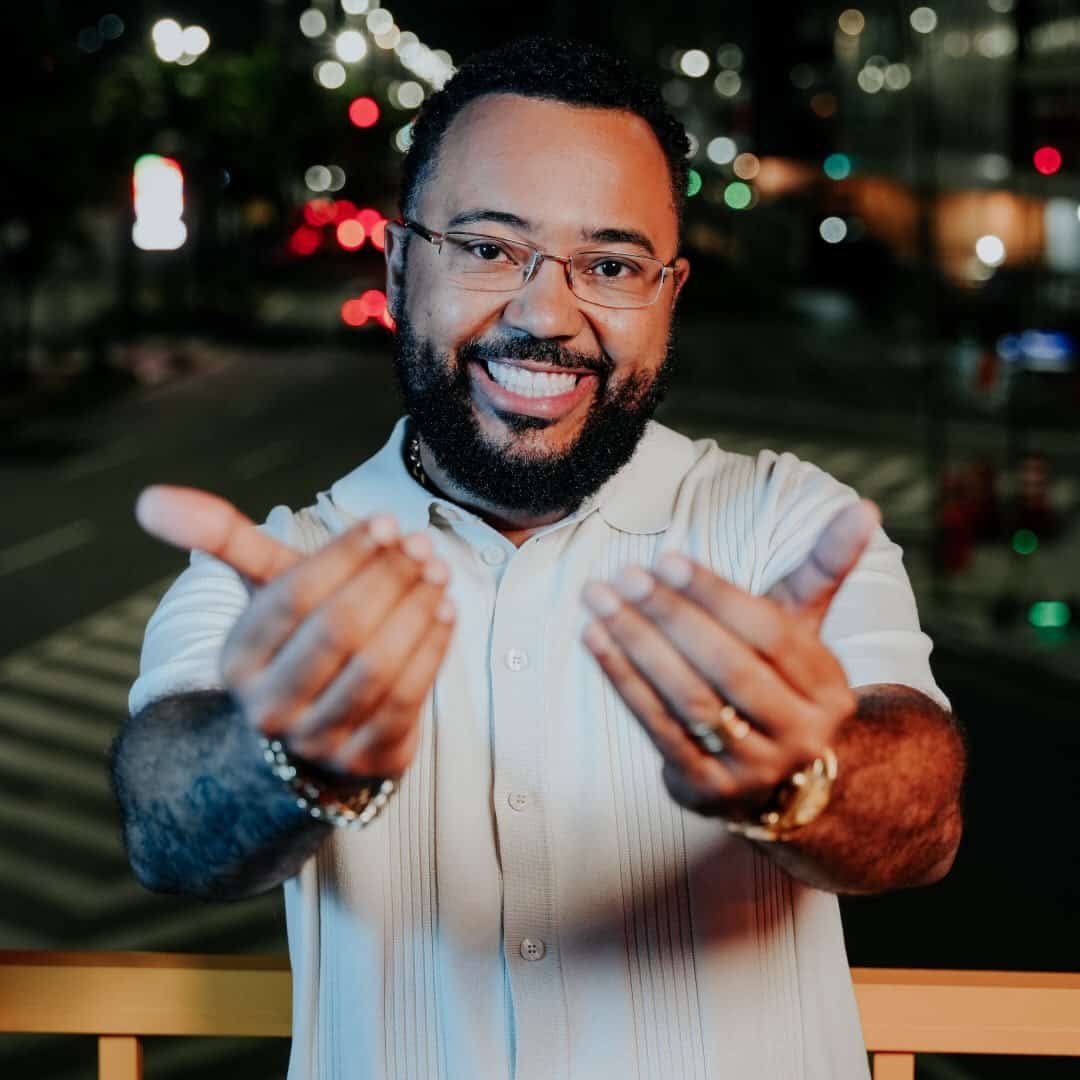 Dudu Nobre faz show em Gaspar/SC no Bela Vista Country Club no dia sábado, 21 de março de 2026, às 20:00.
O evento será do estilo Pagode e promete reunir fãs para uma noite especial de música ao vivo.
O show acontece no Bela Vista Country Club, um espaço conhecido por receber eventos na cidade de Gaspar.
Endereço: R. Anfilóquio Nunes Píres, 5300 - Bela Vista, Gaspar - SC, 89111-090, Brasil.
Ingressos disponíveis pelo bilheteriadigital. Confira no link oficial do evento: https://www.bilheteriadigital.com/sambhawaii-21-de-marco.
Instagram do artista: https://www.instagram.com/dudunobresamba/.
O show de Dudu Nobre promete atrair fãs na cidade de Gaspar.
Perguntas frequentes sobre o evento:
Pergunta: Quando acontece o show de Dudu Nobre em Gaspar?
Resposta: O show acontece sábado, 21 de março de 2026 às 20:00.
Pergunta: Onde acontece o evento?
Resposta: O evento acontece no Bela Vista Country Club em Gaspar.
Pergunta: Onde comprar ingressos?
Resposta: Os ingressos podem ser adquiridos no link oficial do evento: https://www.bilheteriadigital.com/sambhawaii-21-de-marco. - Dudu Nobre em Gaspar SC no Bela Vista Country Club sábado, 21 de março de 2026 às 20h