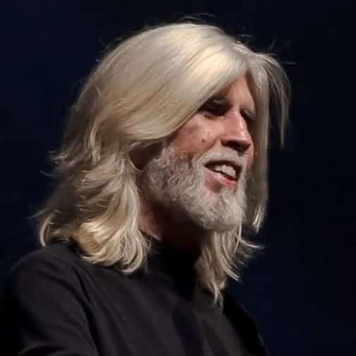 Oswaldo Montenegro faz show em Vitória/ES no Espaço Patrick Ribeiro - Aeroporto de Vitória no dia sábado, 25 de abril de 2026, às 20:30.
O evento será do estilo MPB e promete reunir fãs para uma noite especial de música ao vivo.
O show acontece no Espaço Patrick Ribeiro - Aeroporto de Vitória, um espaço conhecido por receber eventos na cidade de Vitória.
Endereço: Av. Roza Helena Schorling Albuquerque, S/N - Goiabeiras, Vitoria - ES, 29109-350.
Ingressos disponíveis pelo site.blueticket.com.br. Confira no link oficial do evento: https://site.blueticket.com.br/evento/39024/oswaldo-montenegro-em-a-danca-dos-signos.
Instagram do artista: https://www.instagram.com/oswaldomontenegro/.
O show de Oswaldo Montenegro promete atrair fãs na cidade de Vitória.
Perguntas frequentes sobre o evento:
Pergunta: Quando acontece o show de Oswaldo Montenegro em Vitória?
Resposta: O show acontece sábado, 25 de abril de 2026 às 20:30.
Pergunta: Onde acontece o evento?
Resposta: O evento acontece no Espaço Patrick Ribeiro - Aeroporto de Vitória em Vitória.
Pergunta: Onde comprar ingressos?
Resposta: Os ingressos podem ser adquiridos no link oficial do evento:... - Oswaldo Montenegro em A Dança dos Signos em Vitória no Espaço Patrick Ribeiro dia 25 de abril de 2026 às 20:30