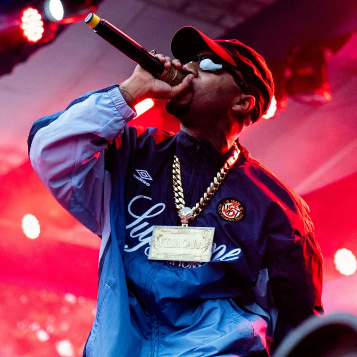 Orochi faz show em Balneário Camboriú/SC no Music Park BC no dia segunda-feira, 20 de abril de 2026, às 22:00.
O evento será do estilo Hip Hop e promete reunir fãs para uma noite especial de música ao vivo.
O show acontece no Music Park BC, um espaço conhecido por receber eventos na cidade de Balneário Camboriú.
Endereço: Rua Francisco Correa, 908.
Ingressos disponíveis pelo site.blueticket.com.br. Confira no link oficial do evento: https://site.blueticket.com.br/evento/40262/la-mafia-festival-4anos-balneario-camboriu.
Instagram do artista: https://www.instagram.com/orochi/.
O show de Orochi promete atrair fãs na cidade de Balneário Camboriú.
Perguntas frequentes sobre o evento:
Pergunta: Quando acontece o show de Orochi em Balneário Camboriú?
Resposta: O show acontece segunda-feira, 20 de abril de 2026 às 22:00.
Pergunta: Onde acontece o evento?
Resposta: O evento acontece no Music Park BC em Balneário Camboriú.
Pergunta: Onde comprar ingressos?
Resposta: Os ingressos podem ser adquiridos no link oficial do evento: https://site.blueticket.com.br/evento/40262/la-mafia-festival-4anos-balneario-camboriu. - Orochi em Balneário Camboriú Music Park BC segunda-feira 20 de abril de 2026 às 22h La Mafia Festival 4Anos