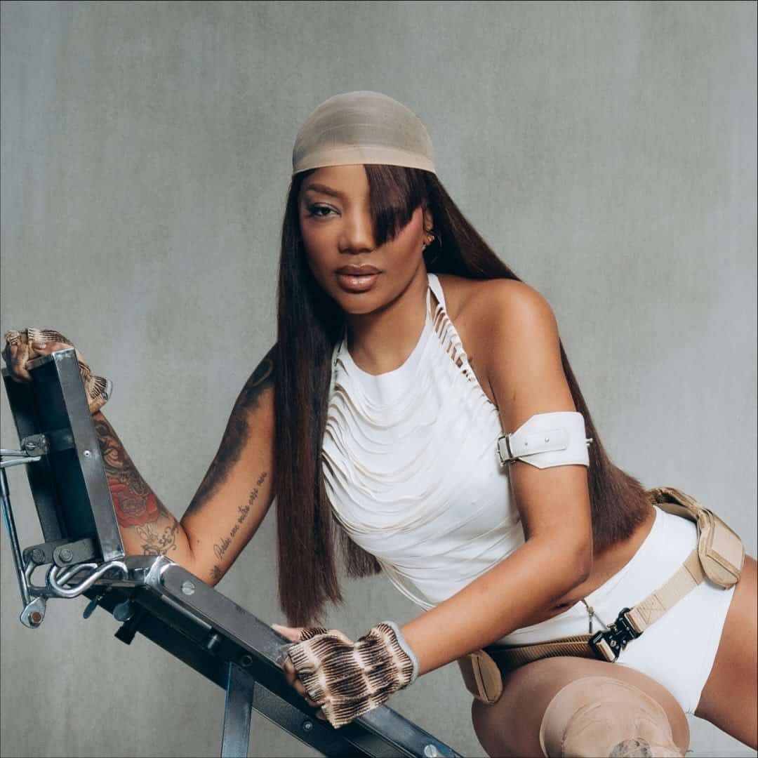 A Arena Brasileira oferece uma experiência completa do futebol no Brasil! Com megaestrutura, transmissão ao vivo dos jogos do Brasil, shows dos grandes nomes da música brasileira e experiências que conectam futebol, música e entretenimento em um só lugar.
___
📅 Junho — Julho
📍 Parque Ibirapuera - SP
🎥 Transmissão Ao Vivo dos Jogos do Brasil
❓
FAQ:
https://bit.ly/faqABR26
___
Acesso Público Setores: Bud Premium Area, Lounges e Backstage Mirante
Avenida Pedro Álvares Cabral, S/N - Auditório Ibirapuera (Portão 2)
Acesso Público Setor: Arena
Avenida Pedro Álvares Cabral, S/N (Portão 10 - próximo à Praça Aldo Chioratt)
___
▪️
CLASSIFICAÇÃO ETÁRIA:
+18 anos: Proibida a entrada de menores de 18 anos, mesmo acompanhado dos pais e/ou responsáveis
(Nas datas 13/06, 19/06, 20/06, 24/06, 27/06, 29/06, 04/07, 11/07, 12/07, 15/07, 18/07 e 19/07)
+12 anos: Permitida a entrada acompanhado dos pais e/ou responsáveis, mediante apresentação de termo de responsabilidade assinado.
(Excepcionalmente na data 14/06)
___
🎤
PROGRAMAÇÃO:
🟢
13/06 | Sábado: Brasil x Marrocos
🟡
12:00h:
Abertura dos Portões
Ivete Sangalo
Péricles
19:00h:
Transmissão do Jogo
⚽
14/06 | Domingo
⚽
*Abertura confirmada independente de classificações.
12:00h:
Abertura dos Portões
Matuê
Mc Cabelinho
Teto + Wiu
🟢
19/06 | Sexta-feira: Brasil x Haiti
🟡
15:00h:
Abertura dos Portões
Anitta
Dilsinho
22:00h:
Transmissão do Jogo
⚽
20/06 | Sábado
⚽
*Abertura confirmada independente de classificações.
13:00h:
Abertura dos Portões
Caetano Veloso
Marina Sena
Silva
🟢
24/06 | Quarta-feira: Brasil x Escócia
🟡
13:00h:
Abertura dos Portões
Ludmilla
Turma do Pagode
19:00h:
Transmissão do Jogo
⚽
27/06 | Sábado
⚽
*Abertura confirmada independente de classificações.
12:00h:
Abertura dos Portões
Os Paralamas do Sucesso
Jota Quest
Toni Garrido
*Atração em breve
🟢
29/06 | Segunda-feira: 16 avos de Final
🟡*
*Abertura condicionada exclusivamente à classificação do Brasil em 1º lugar.
Caso o Brasil se classifique em 2º lugar ou não se classifique, não abriremos nesta data. Nestas hipóteses, os ingressos serão reembolsados. Confira os prazos de reembolso nos Termos e Condições.
11:00h:
Abertura dos Portões
14:00h:
Transmissão do Jogo
Wesley Safadão
Léo Santana
🟢
04 ou 05/07 | Sábado ou Domingo: Oitavas de Final
🟡*
*Caso o Brasil se classifique em 1º lugar, o evento acontecerá no domingo (05/07), a partir das 13:00h.
*Caso o Brasil se classifique em 2º lugar ou não se classifique, o evento acontecerá no sábado (04/07), a partir das 12:00h.
Dennis
Natanzinho Lima
🟢
09 ou 11/07 | Quinta-feira ou Sábado: Quartas de Final
🟡*
*Caso o Brasil se classifique em 1º lugar ou não se classifique, o evento acontecerá no sábado (11/07), a partir das 14:00h.
*Caso o Brasil se classifique em 2º lugar, o evento acontecerá na quinta-feira (09/07), a partir das 13:00h.
Belo
Nattan
⚽
12/07 | Domingo
⚽
*Abertura confirmada independente de classificações.
12:00h:
Abertura dos Portões
Vanessa da Mata
Ana Carolina
Iza
Lagum
🟢
14 ou 15/07 | Terça-feira ou Quarta-feira: Semifinal
🟡*
*Abertura sujeita à classificação do Brasil. Em caso de não classificação para a Semifinal, os ingressos serão reembolsados. Confira os prazos de reembolso nos Termos e Condições.
Caso o Brasil passe em 1º lugar, o evento acontecerá na quarta-feira (15/07), a partir das 14:00h
Caso o Brasil passe em 2º lugar, o evento acontecerá na terça-feira (14.07), a partir das 14:00h
Sorriso Maroto
Léo Foguete
⚽
18/07 | Sábado
⚽
*Abertura confirmada independente de classificações.
13:00h:
Abertura dos Portões
Marisa Monte
João Gomes
Jota.Pê
🏆
19/07 | Domingo | FINAL
🏆
*Abertura confirmada independente de classificações.
13:00h:
Abertura dos Portões
16:00h:
Transmissão da Final
Thiaguinho
Banda Eva
___
➡SETORES
🟣 ARENA
: este ingresso dá acesso ao setor Arena, onde ficam a maioria das ativações. Não pode acessar outros setores.
(Setor bar vendido)
🔴
BUD
PREMIUM AREA
: este ingresso dá acesso ao Setor Bud Premium Area. Próximo ao palco. Pode acessar o setor Arena.
(Setor bar vendido)
🟤
LOUNGES:
este ingresso dá acesso ao Lounge, dentro do Setor Bud Premium Area. Com bares e banheiros exclusivos. Pode acessar o setor Bud Premium Area e Arena.
(Setor bar vendido)
Adquira o seu Lounge pelo Whatsapp no número: +55 11 91481-2756
🔵
BACKSTAGE MIRANTE:
este ingresso dá acesso ao Backstage Mirante, espaço que oferece hospitalidade de alto padrão com sistema all inclusive, open bar e open food premium, atendimento exclusivo e criado para quem quer privacidade e conforto durante a diversão. Pode acessar o setor Bud Premium Area e Arena.
*O consumo é livre exclusivamente dentro do espaço. Caso deseje sair, poderá levar
apenas 1 (um) item de bebida
.
Adquira o seu ingresso Backstage Mirante em: https://www.ingresse.com/backstagemiranteabr26/
___
🎟
Meia Entrada:
Meia entrada para estudantes, idosos, portadores de necessidades especiais, jovens de baixa renda e professores da rede pública estadual e municipal. A elegibilidade para tal condição deverá ser comprovada no evento. (Apenas nos setores Arena e Bud Premium Area)
🎟
Ingresso Solidário:
Doando 1kg de alimento não perecível no dia do evento, você garante desconto no valor do ingresso. Condição não cumulativa. Sujeita à disponibilidade. (Apenas nos setores Arena e Bud Premium Area)
___
🚫 Uma vez que sai do evento, não poderá retornar. Somente adquirindo um novo ingresso.
___
Ao adquirir o presente ingresso, o titular da compra, autoriza expressamente o compartilhamento de seu nome completo, CPF, e-mail e telefone com o organizador com a finalidade de viabilização de ações de marketing posteriores à realização do evento e otimização das estratégias comerciais do organizador.
Ao comprar o ingresso você autoriza o uso de sua imagem e voz em todo e qualquer material entre fotos, vídeos e documentos dos organizadores e patrocinadores do evento.
Ingressos disponíveis em
https://www.ingresse.com/arenabrasileira - Arena Brasileira 2026 Em Sao Paulo