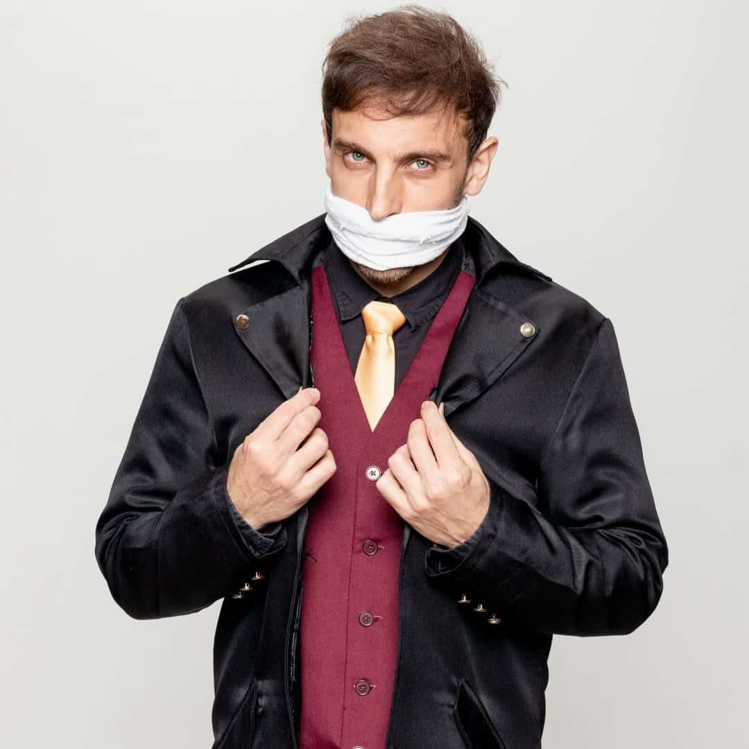 Descrição
“A realização e produção do evento é de inteira responsabilidade da empresa produtora/realizadora, sendo a MegaBilheteria.com apenas intermediadora da venda dos ingressos!”
INGRESSO ONLINE: APRESENTE NA TELA DO CELULAR, A VALIDAÇÃO SERÁ FEITA VIA "QR CODE", NÃO REPASSE SEU "QR CODE" A NINGUÉM, É DE SUA RESPONSABILIDADE O USO E PRESERVAÇÃO DO MESMO.
**PROIBIDA ENTRADA APÓS O INÍCIO DO ESPETÁCULO**
**RESPEITE A CLASSIFICAÇÃO DO EVENTO**
**TIPOS DE INGRESSOS**
MEIA: Professores (e funcionários do quadro escolar), Estudantes, Pessoas acima de 60 anos, Pessoas com Deficiência e seu acompanhante (1).
INGRESSO SOLIDÁRIO: Valor do ingresso + doação de 1 caixa de Bis na entrada do evento.
OBS: OBRIGATÓRIO COMPROVAÇÃO DE INGRESSOS PROMOCIONAIS NA ENTRADA DO EVENTO. CASO NÃO HAJA COMPROVAÇÃO SERÁ COBRADO A DIFERENÇA PARA O INGRESSO INTEIRA.
SINOPSE
LÉO LINS — SHOW DE STAND-UP
O humorista Léo Lins chega em Dourados com seu espetáculo solo “Enterrado Vivo”, em apresentação única, no dia 07 de maio.
Conhecido por seu humor ácido e provocador, Léo se destaca por abordar temas controversos e desafiar o politicamente correto. Mesmo enfrentando censura, processos e restrições em diversas cidades, segue lotando teatros e quebrando recordes de público.
Um espetáculo intenso, polêmico e imperdível.
Garanta seu ingresso.
⚠️ AVISO LEGAL
Este espetáculo é uma obra de ficção. O conteúdo pode abordar temas sensíveis.
É proibido filmar, fotografar ou gravar, total ou parcialmente.
O conteúdo é protegido por lei. Reprodução não autorizada sujeita a medidas legais.
Ingressos disponiveis em
https://megabilheteria.com/evento?id=20260226142839 - Leo Lins - Enterrado Vivo Em Dourados