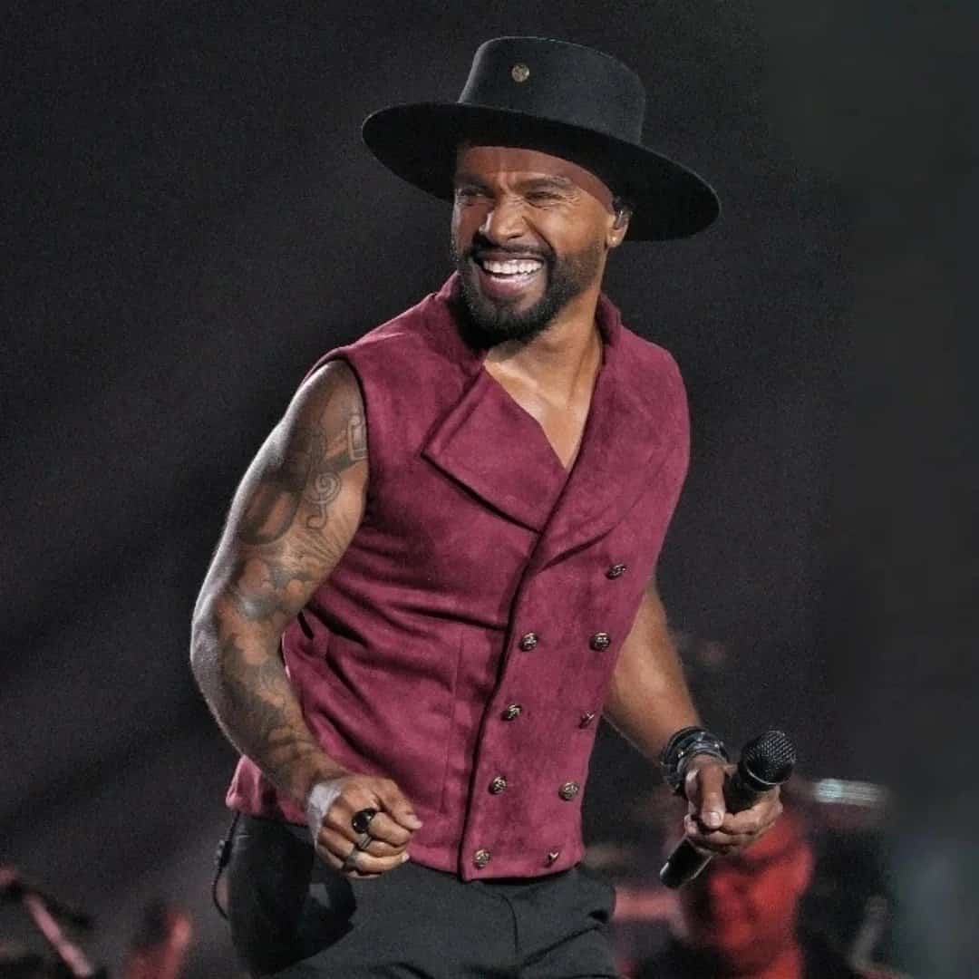 Alexandre Pires faz show em Londrina/PR no Boulevard Shopping Londrina no dia sábado, 28 de março de 2026, às 19:00.
O evento será do estilo Pagode e promete reunir fãs para uma noite especial de música ao vivo.
O show acontece no Boulevard Shopping Londrina, um espaço conhecido por receber eventos na cidade de Londrina.
Endereço: Av. Theodoro Victorelli, 150 - Carlota, Londrina - PR, 86027-750, Brasil.
Ingressos disponíveis pelo site.blueticket.com.br. Confira no link oficial do evento: https://site.blueticket.com.br/evento/39411/alexandre-pires-pagonejo-bao-londrina.
Instagram do artista: https://www.instagram.com/alexandrepires_/.
O show de Alexandre Pires promete atrair fãs na cidade de Londrina.
Perguntas frequentes sobre o evento:
Pergunta: Quando acontece o show de Alexandre Pires em Londrina?
Resposta: O show acontece sábado, 28 de março de 2026 às 19:00.
Pergunta: Onde acontece o evento?
Resposta: O evento acontece no Boulevard Shopping Londrina em Londrina.
Pergunta: Onde comprar ingressos?
Resposta: Os ingressos podem ser adquiridos no link oficial do evento: https://site.blueticket.com.br/evento/39411/alexandre-pires-pagonejo-bao-londrina. - Alexandre Pires em Londrina no Boulevard Shopping Londrina sábado, 28 de março de 2026 às 19:00