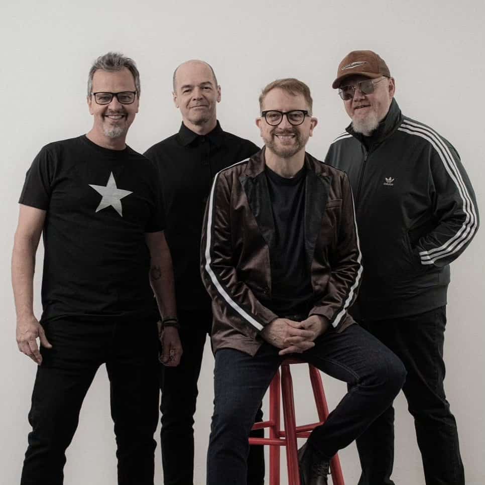 Nenhum de Nós faz show em Araçatuba/SP no Quarta Avenida - Centro de Eventos no dia sábado, 2 de maio de 2026, às 21:00.
O evento será do estilo Rock e promete reunir fãs para uma noite especial de música ao vivo.
O show acontece no Quarta Avenida - Centro de Eventos, um espaço conhecido por receber eventos na cidade de Araçatuba.
Endereço: R. Duque de Caxias, 1900 - Centro, Araçatuba - SP, 16010-410, Brasil.
Ingressos disponíveis pelo guicheweb. Confira no link oficial do evento: https://www.guicheweb.com.br/nenhum-de-nos_49083.
Instagram do artista: https://www.instagram.com/nenhumdenosoficial/.
O show de Nenhum de Nós promete atrair fãs na cidade de Araçatuba.
Perguntas frequentes sobre o evento:
Pergunta: Quando acontece o show de Nenhum de Nós em Araçatuba?
Resposta: O show acontece sábado, 2 de maio de 2026 às 21:00.
Pergunta: Onde acontece o evento?
Resposta: O evento acontece no Quarta Avenida - Centro de Eventos em Araçatuba.
Pergunta: Onde comprar ingressos?
Resposta: Os ingressos podem ser adquiridos no link oficial do evento: https://www.guicheweb.com.br/nenhum-de-nos_49083. - Nenhum de Nós em Araçatuba Quarta Avenida Centro de Eventos sábado 2 de maio de 2026 21:00