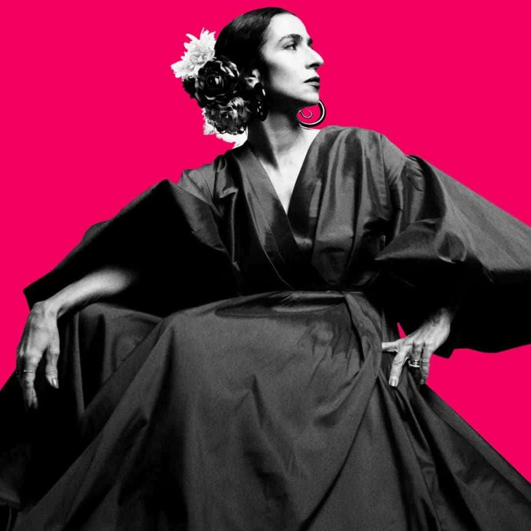 A Arena Brasileira oferece uma experiência completa do futebol no Brasil! Com megaestrutura, transmissão ao vivo dos jogos do Brasil, shows dos grandes nomes da música brasileira e experiências que conectam futebol, música e entretenimento em um só lugar.
___
📅 Junho — Julho
📍 Parque Ibirapuera - SP
🎥 Transmissão Ao Vivo dos Jogos do Brasil
❓
FAQ:
https://bit.ly/faqABR26
___
Acesso Público Setores: Bud Premium Area, Lounges e Backstage Mirante
Avenida Pedro Álvares Cabral, S/N - Auditório Ibirapuera (Portão 2)
Acesso Público Setor: Arena
Avenida Pedro Álvares Cabral, S/N (Portão 10 - próximo à Praça Aldo Chioratt)
___
▪️
CLASSIFICAÇÃO ETÁRIA:
+18 anos: Proibida a entrada de menores de 18 anos, mesmo acompanhado dos pais e/ou responsáveis
(Nas datas 13/06, 19/06, 20/06, 24/06, 27/06, 29/06, 04/07, 11/07, 12/07, 15/07, 18/07 e 19/07)
+12 anos: Permitida a entrada acompanhado dos pais e/ou responsáveis, mediante apresentação de termo de responsabilidade assinado.
(Excepcionalmente na data 14/06)
___
🎤
PROGRAMAÇÃO:
🟢
13/06 | Sábado: Brasil x Marrocos
🟡
12:00h:
Abertura dos Portões
Ivete Sangalo
Péricles
19:00h:
Transmissão do Jogo
⚽
14/06 | Domingo
⚽
*Abertura confirmada independente de classificações.
12:00h:
Abertura dos Portões
Matuê
Mc Cabelinho
Teto + Wiu
🟢
19/06 | Sexta-feira: Brasil x Haiti
🟡
15:00h:
Abertura dos Portões
Anitta
Dilsinho
22:00h:
Transmissão do Jogo
⚽
20/06 | Sábado
⚽
*Abertura confirmada independente de classificações.
13:00h:
Abertura dos Portões
Caetano Veloso
Marina Sena
Silva
🟢
24/06 | Quarta-feira: Brasil x Escócia
🟡
13:00h:
Abertura dos Portões
Ludmilla
Turma do Pagode
19:00h:
Transmissão do Jogo
⚽
27/06 | Sábado
⚽
*Abertura confirmada independente de classificações.
12:00h:
Abertura dos Portões
Os Paralamas do Sucesso
Jota Quest
Toni Garrido
*Atração em breve
🟢
29/06 | Segunda-feira: 16 avos de Final
🟡*
*Abertura condicionada exclusivamente à classificação do Brasil em 1º lugar.
Caso o Brasil se classifique em 2º lugar ou não se classifique, não abriremos nesta data. Nestas hipóteses, os ingressos serão reembolsados. Confira os prazos de reembolso nos Termos e Condições.
11:00h:
Abertura dos Portões
14:00h:
Transmissão do Jogo
Wesley Safadão
Léo Santana
🟢
04 ou 05/07 | Sábado ou Domingo: Oitavas de Final
🟡*
*Caso o Brasil se classifique em 1º lugar, o evento acontecerá no domingo (05/07), a partir das 13:00h.
*Caso o Brasil se classifique em 2º lugar ou não se classifique, o evento acontecerá no sábado (04/07), a partir das 12:00h.
Dennis
Natanzinho Lima
🟢
09 ou 11/07 | Quinta-feira ou Sábado: Quartas de Final
🟡*
*Caso o Brasil se classifique em 1º lugar ou não se classifique, o evento acontecerá no sábado (11/07), a partir das 14:00h.
*Caso o Brasil se classifique em 2º lugar, o evento acontecerá na quinta-feira (09/07), a partir das 13:00h.
Belo
Nattan
⚽
12/07 | Domingo
⚽
*Abertura confirmada independente de classificações.
12:00h:
Abertura dos Portões
Vanessa da Mata
Ana Carolina
Iza
Lagum
🟢
14 ou 15/07 | Terça-feira ou Quarta-feira: Semifinal
🟡*
*Abertura sujeita à classificação do Brasil. Em caso de não classificação para a Semifinal, os ingressos serão reembolsados. Confira os prazos de reembolso nos Termos e Condições.
Caso o Brasil passe em 1º lugar, o evento acontecerá na quarta-feira (15/07), a partir das 14:00h
Caso o Brasil passe em 2º lugar, o evento acontecerá na terça-feira (14.07), a partir das 14:00h
Sorriso Maroto
Léo Foguete
⚽
18/07 | Sábado
⚽
*Abertura confirmada independente de classificações.
13:00h:
Abertura dos Portões
Marisa Monte
João Gomes
Jota.Pê
🏆
19/07 | Domingo | FINAL
🏆
*Abertura confirmada independente de classificações.
13:00h:
Abertura dos Portões
16:00h:
Transmissão da Final
Thiaguinho
Banda Eva
___
➡SETORES
🟣 ARENA
: este ingresso dá acesso ao setor Arena, onde ficam a maioria das ativações. Não pode acessar outros setores.
(Setor bar vendido)
🔴
BUD
PREMIUM AREA
: este ingresso dá acesso ao Setor Bud Premium Area. Próximo ao palco. Pode acessar o setor Arena.
(Setor bar vendido)
🟤
LOUNGES:
este ingresso dá acesso ao Lounge, dentro do Setor Bud Premium Area. Com bares e banheiros exclusivos. Pode acessar o setor Bud Premium Area e Arena.
(Setor bar vendido)
Adquira o seu Lounge pelo Whatsapp no número: +55 11 91481-2756
🔵
BACKSTAGE MIRANTE:
este ingresso dá acesso ao Backstage Mirante, espaço que oferece hospitalidade de alto padrão com sistema all inclusive, open bar e open food premium, atendimento exclusivo e criado para quem quer privacidade e conforto durante a diversão. Pode acessar o setor Bud Premium Area e Arena.
*O consumo é livre exclusivamente dentro do espaço. Caso deseje sair, poderá levar
apenas 1 (um) item de bebida
.
Adquira o seu ingresso Backstage Mirante em: https://www.ingresse.com/backstagemiranteabr26/
___
🎟
Meia Entrada:
Meia entrada para estudantes, idosos, portadores de necessidades especiais, jovens de baixa renda e professores da rede pública estadual e municipal. A elegibilidade para tal condição deverá ser comprovada no evento. (Apenas nos setores Arena e Bud Premium Area)
🎟
Ingresso Solidário:
Doando 1kg de alimento não perecível no dia do evento, você garante desconto no valor do ingresso. Condição não cumulativa. Sujeita à disponibilidade. (Apenas nos setores Arena e Bud Premium Area)
___
🚫 Uma vez que sai do evento, não poderá retornar. Somente adquirindo um novo ingresso.
___
Ao adquirir o presente ingresso, o titular da compra, autoriza expressamente o compartilhamento de seu nome completo, CPF, e-mail e telefone com o organizador com a finalidade de viabilização de ações de marketing posteriores à realização do evento e otimização das estratégias comerciais do organizador.
Ao comprar o ingresso você autoriza o uso de sua imagem e voz em todo e qualquer material entre fotos, vídeos e documentos dos organizadores e patrocinadores do evento.
Ingressos disponíveis em
https://www.ingresse.com/arenabrasileira - Arena Brasileira 2026 Em Sao Paulo