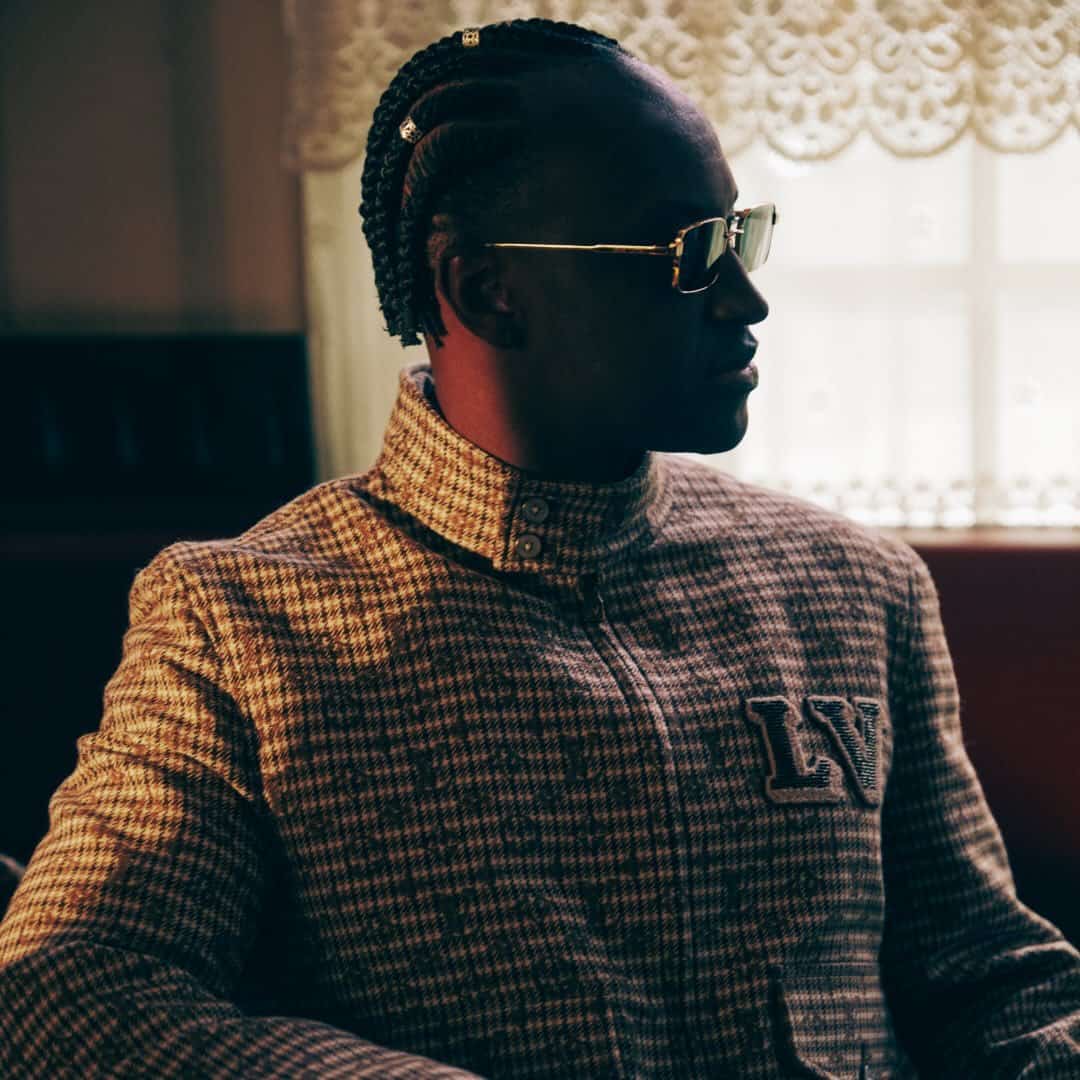 Thiaguinho faz show em Porto Alegre/RS no Parque Maurício Sirotsky Sobrinho (Parque Harmonia) no dia sábado, 16 de maio de 2026, às 14:00.
O evento será do estilo Pagode e promete reunir fãs para uma noite especial de música ao vivo.
O show acontece no Parque Maurício Sirotsky Sobrinho (Parque Harmonia), um espaço conhecido por receber eventos na cidade de Porto Alegre.
Endereço: Av. Loureiro da Silva, 255 - Praia de Belas, Porto Alegre - RS, 90050-240, Brasil.
Ingressos disponíveis pelo guicheweb. Confira no link oficial do evento: https://www.guicheweb.com.br/samba-porto-alegre-2026_48894.
Instagram do artista: https://www.instagram.com/thiaguinho/.
O show de Thiaguinho promete atrair fãs na cidade de Porto Alegre.
Perguntas frequentes sobre o evento:
Pergunta: Quando acontece o show de Thiaguinho em Porto Alegre?
Resposta: O show acontece sábado, 16 de maio de 2026 às 14:00.
Pergunta: Onde acontece o evento?
Resposta: O evento acontece no Parque Maurício Sirotsky Sobrinho (Parque Harmonia) em Porto Alegre.
Pergunta: Onde comprar ingressos?
Resposta: Os ingressos podem ser adquiridos no link oficial do evento:... - Thiaguinho em Porto Alegre no Parque Maurício Sirotsky Sobrinho sábado, 16 de maio de 2026 às 14:00