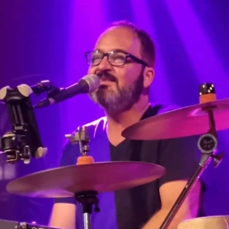 Trihum Acústico faz show em Santos/SP no Rusbé no dia sábado, 21 de março de 2026, às 20:00.
O evento será do estilo Rock e promete reunir fãs para uma noite especial de música ao vivo.
O show acontece no Rusbé, um espaço conhecido por receber eventos na cidade de Santos.
Endereço: Av. Mal. Deodoro, 49 - Gonzaga, Santos - SP, 11065-101, Brasil.
Consulte informações e ingressos nos canais oficiais do evento.
Instagram do local: https://www.instagram.com/santos.rusbe/. Instagram do artista: https://www.instagram.com/trihum_acustico/.
O show de Trihum Acústico promete atrair fãs na cidade de Santos.
Perguntas frequentes sobre o evento:
Pergunta: Quando acontece o show de Trihum Acústico em Santos?
Resposta: O show acontece sábado, 21 de março de 2026 às 20:00.
Pergunta: Onde acontece o evento?
Resposta: O evento acontece no Rusbé em Santos. - Trihum Acústico apresenta Queen Cover no Rusbé, Santos SP, sábado 21 de março de 2026 às 20h