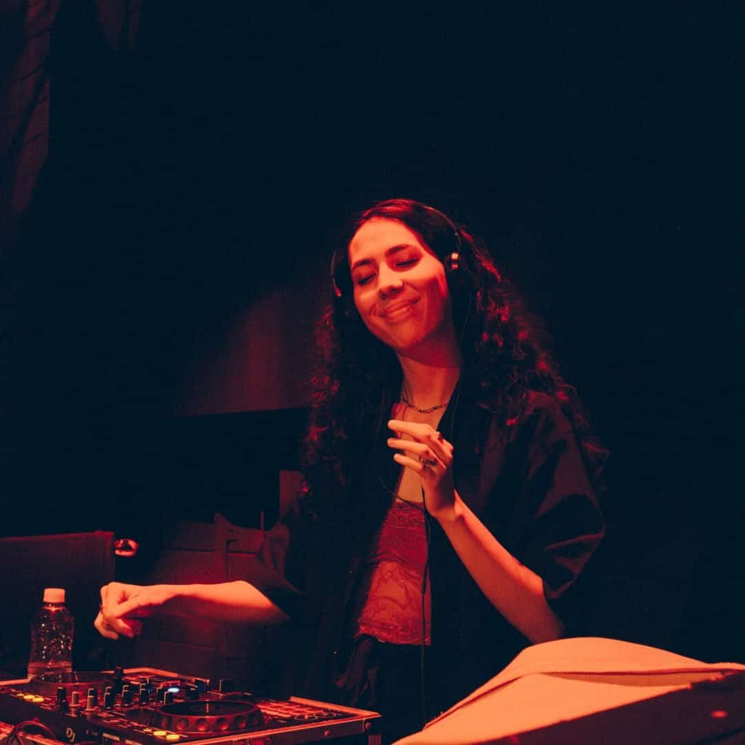 Calu faz show em Belo Horizonte/MG no Sesc Palladium no dia sexta-feira, 17 de abril de 2026, às 20:30.
O evento será do estilo MPB e promete reunir fãs para uma noite especial de música ao vivo.
O show acontece no Sesc Palladium, um espaço conhecido por receber eventos na cidade de Belo Horizonte.
Endereço: Av. Augusto de Lima, 420 - Centro, Belo Horizonte - MG, 30190-006, Brasil.
Consulte informações e ingressos nos canais oficiais do evento.
Instagram do local: https://www.instagram.com/sesc.palladium/. Instagram do artista: https://www.instagram.com/caluzete/.
O show de Calu promete atrair fãs na cidade de Belo Horizonte.
Perguntas frequentes sobre o evento:
Pergunta: Quando acontece o show de Calu em Belo Horizonte?
Resposta: O show acontece sexta-feira, 17 de abril de 2026 às 20:30.
Pergunta: Onde acontece o evento?
Resposta: O evento acontece no Sesc Palladium em Belo Horizonte. - Calu no Sesc Palladium em Belo Horizonte MG dia 17 de abril de 2026 às 20h30