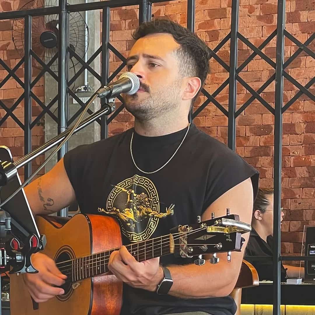 Helbert Layon faz show em Belo Horizonte/MG no Charada Pub Savassi no dia sexta-feira, 20 de março de 2026, às 19:30.
O evento será do estilo Pop Rock e promete reunir fãs para uma noite especial de música ao vivo.
O show acontece no Charada Pub Savassi, um espaço conhecido por receber eventos na cidade de Belo Horizonte.
Endereço: R. Paraíba, 523 - Funcionários, Belo Horizonte - MG, 30130-141, Brasil.
Consulte informações e ingressos nos canais oficiais do evento.
Instagram do local: https://www.instagram.com/charadapubsavassi/. Instagram do artista: https://www.instagram.com/oilayon/.
O show de Helbert Layon promete atrair fãs na cidade de Belo Horizonte.
Perguntas frequentes sobre o evento:
Pergunta: Quando acontece o show de Helbert Layon em Belo Horizonte?
Resposta: O show acontece sexta-feira, 20 de março de 2026 às 19:30.
Pergunta: Onde acontece o evento?
Resposta: O evento acontece no Charada Pub Savassi em Belo Horizonte. - Helbert Layon ao vivo em Belo Horizonte no Charada Pub Savassi, sexta-feira 20 de março de 2026 às 19:30