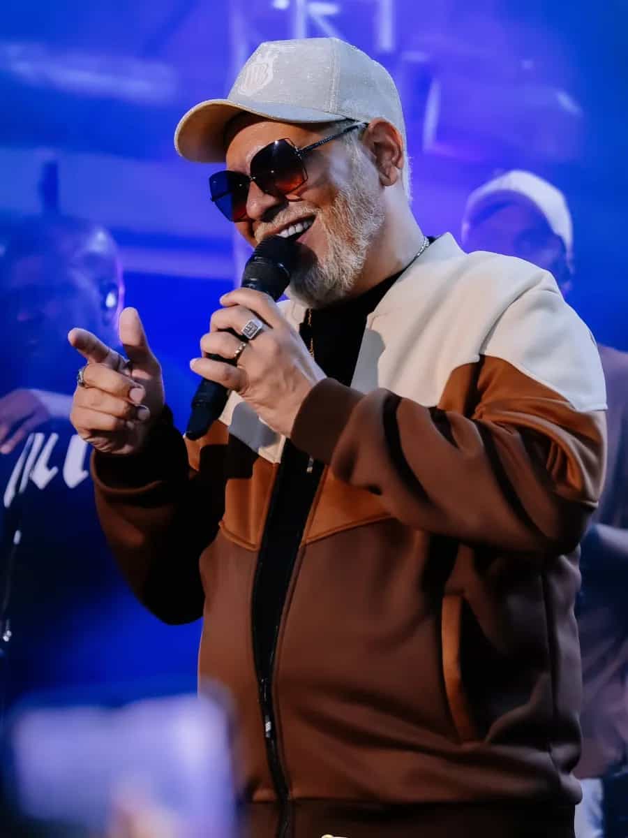 Chrigor Lisboa é um cantor brasileiro de pagode. É ex-integrante do Exaltasamba, onde foi vocalista entre os anos de 1993 e 2002. Chrigor é conhecido por sua voz marcante e seu carisma no palco. e conquistou o público com sucessos que marcaram gerações. Com uma carreira solo sólida, ele continua a encantar fãs de pagode com seu repertório cheio de hits e emoções.