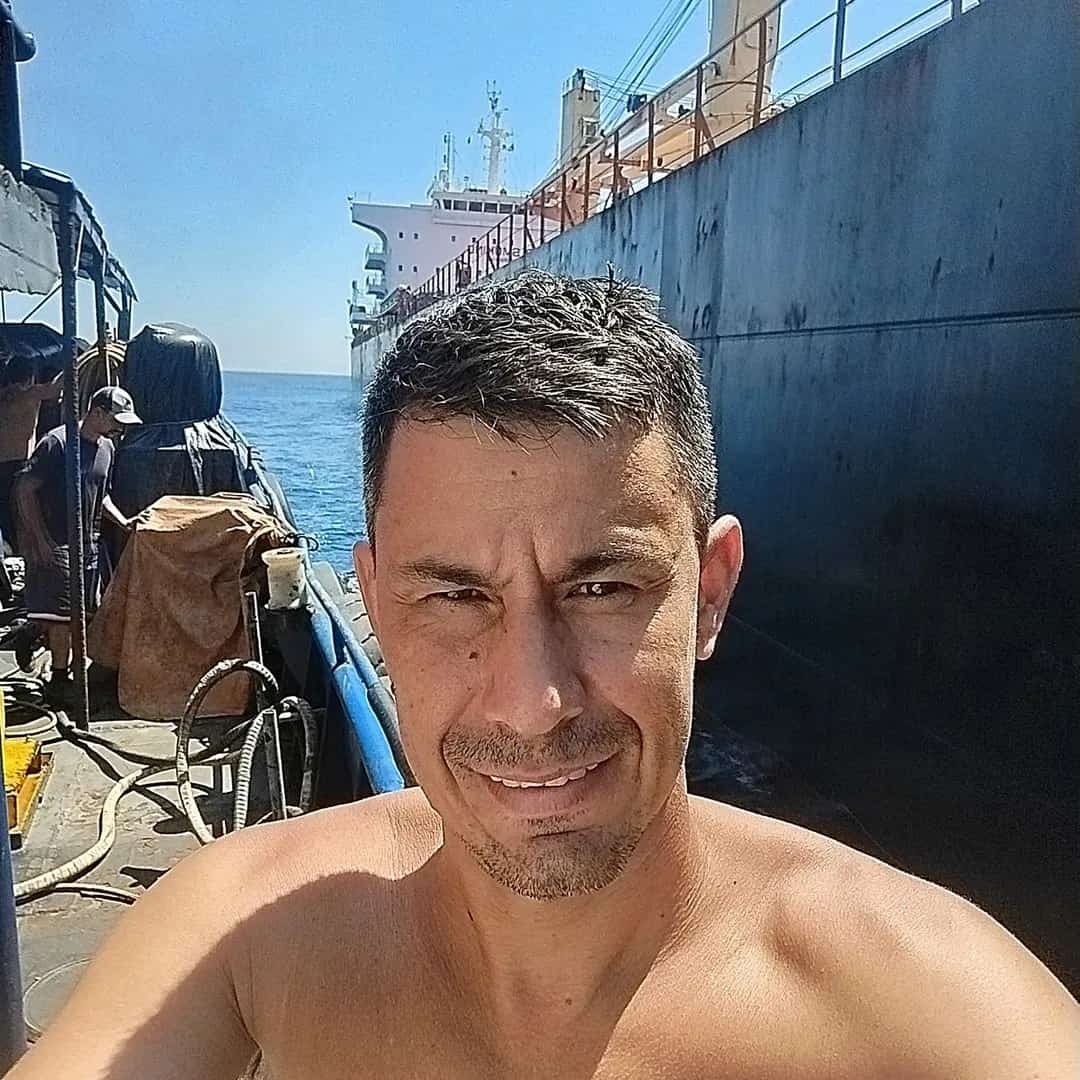 Dj Pitaa faz show em Santos/SP no Ilha Music Bar no dia sábado, 4 de abril de 2026, às 18:00.
O evento será do estilo Eletrônica e promete reunir fãs para uma noite especial de música ao vivo.
O show acontece no Ilha Music Bar, um espaço conhecido por receber eventos na cidade de Santos.
Endereço: Av. dos Bancários, 115 - Ponta da Praia, Santos - SP, 11030-301, Brasil.
Consulte informações e ingressos nos canais oficiais do evento.
Instagram do local: https://www.instagram.com/ilhamusicbar_/. Instagram do artista: https://instagram.com/djpitaa.
O show de Dj Pitaa promete atrair fãs na cidade de Santos.
Perguntas frequentes sobre o evento:
Pergunta: Quando acontece o show de Dj Pitaa em Santos?
Resposta: O show acontece sábado, 4 de abril de 2026 às 18:00.
Pergunta: Onde acontece o evento?
Resposta: O evento acontece no Ilha Music Bar em Santos. - Dj Pitaa ao vivo em Santos Ilha Music Bar sábado, 4 de abril de 2026 às 18h