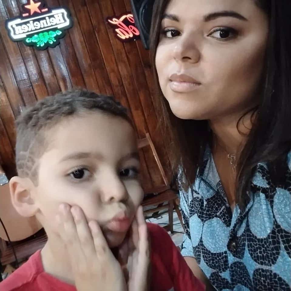 Anna Mile faz show em Itanhaém/SP no Di'Bairro Espeto Bar no dia quinta-feira, 2 de abril de 2026, às 19:00.
O evento será do estilo MPB e promete reunir fãs para uma noite especial de música ao vivo.
O show acontece no Di'Bairro Espeto Bar, um espaço conhecido por receber eventos na cidade de Itanhaém.
Endereço: Av. Pres. Vargas, 867 - Centro, Itanhaém - SP, 11740-000, Brasil.
Consulte informações e ingressos nos canais oficiais do evento.
Instagram do local: https://www.instagram.com/dibairroespetobar/. Instagram do artista: https://instagram.com/annamile2018.
O show de Anna Mile promete atrair fãs na cidade de Itanhaém.
Perguntas frequentes sobre o evento:
Pergunta: Quando acontece o show de Anna Mile em Itanhaém?
Resposta: O show acontece quinta-feira, 2 de abril de 2026 às 19:00.
Pergunta: Onde acontece o evento?
Resposta: O evento acontece no Di'Bairro Espeto Bar em Itanhaém. - Anna Mile na Quinta Neja em Itanhaém SP Di'Bairro Espeto Bar quinta-feira 2 de abril 19h