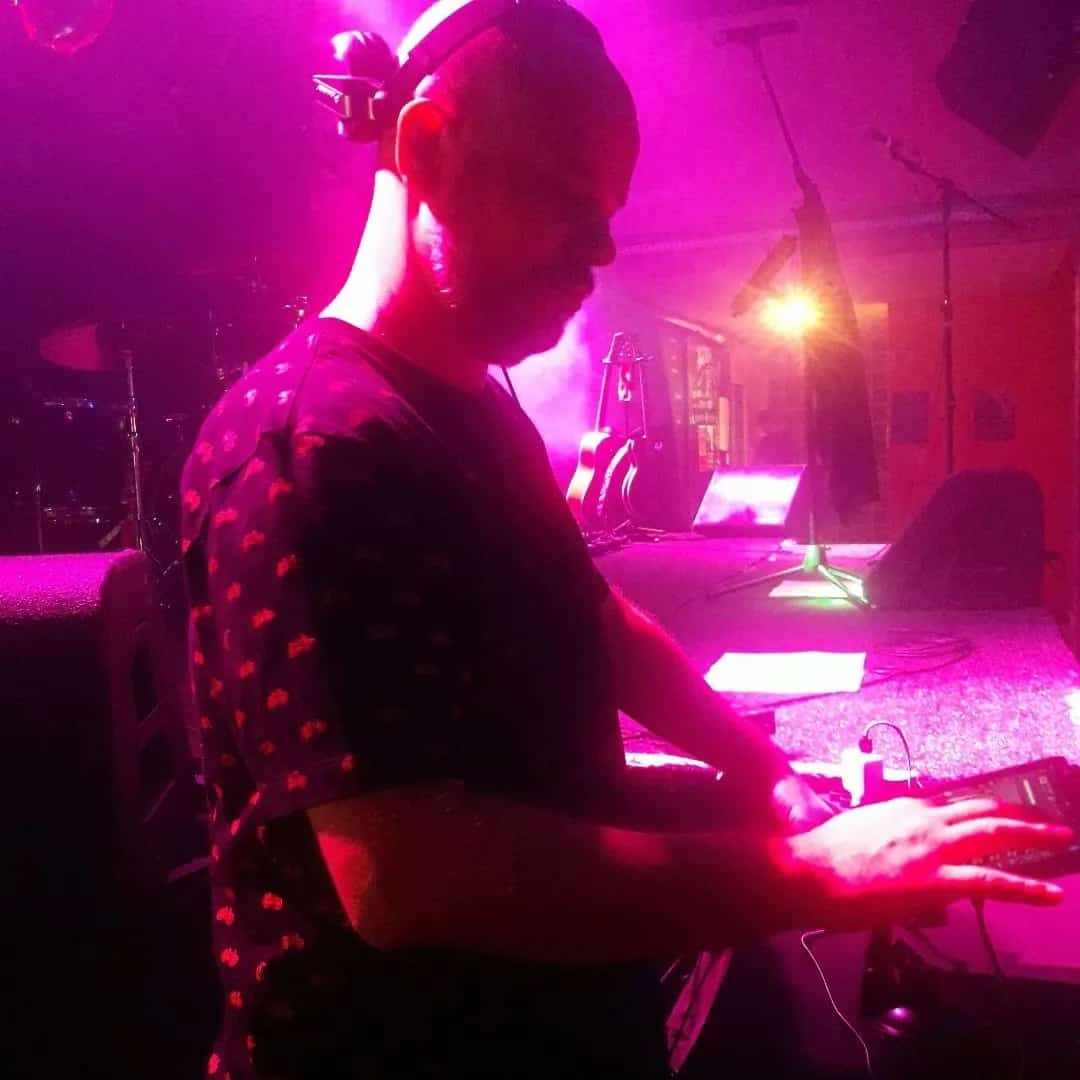 Seu Muniz faz show em Belo Horizonte/MG no Alpendre 70 no dia sexta-feira, 20 de março de 2026, às 18:00.
O evento será do estilo Samba e promete reunir fãs para uma noite especial de música ao vivo.
O show acontece no Alpendre 70, um espaço conhecido por receber eventos na cidade de Belo Horizonte.
Endereço: R. Mármore, 70 - Santa Tereza, Belo Horizonte - MG, 30310-390, Brasil.
Consulte informações e ingressos nos canais oficiais do evento.
Instagram do local: https://www.instagram.com/alpendre70/. Instagram do artista: https://instagram.com/djseumunizoficial.
O show de Seu Muniz promete atrair fãs na cidade de Belo Horizonte.
Perguntas frequentes sobre o evento:
Pergunta: Quando acontece o show de Seu Muniz em Belo Horizonte?
Resposta: O show acontece sexta-feira, 20 de março de 2026 às 18:00.
Pergunta: Onde acontece o evento?
Resposta: O evento acontece no Alpendre 70 em Belo Horizonte. - Seu Muniz ao vivo em Belo Horizonte no Alpendre 70, sexta-feira 20 de março de 2026 às 18h