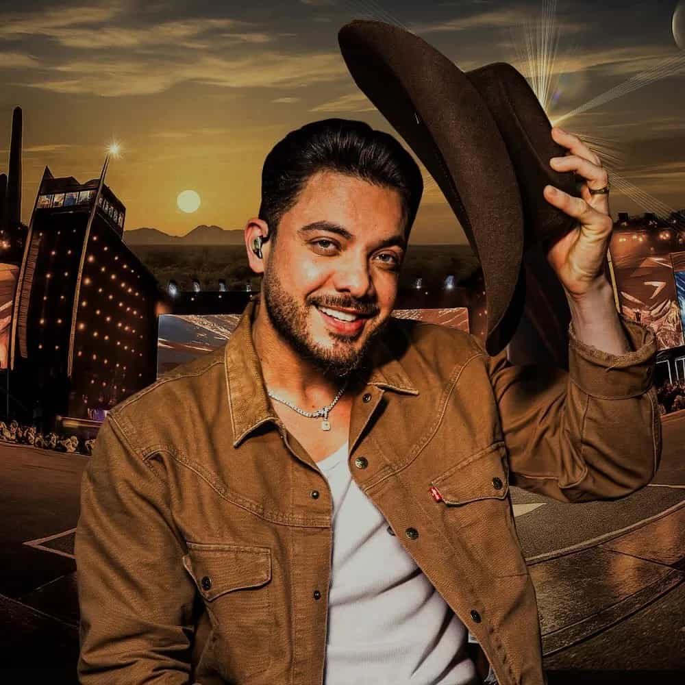 Wesley Oliveira da Silva (Fortaleza, 6 de setembro de 1988), mais conhecido como Wesley Safadão, é um cantor, produtor musical e empresário brasileiro. Começou a carreira em 2003 liderando a banda Garota Safada e, a partir de 2007, ganhou notoriedade na região nordeste, e logo passou a ter projeção nacional, se apresentando em todas as regiões do Brasil. Na banda, lançou sete discos e dois álbuns de vídeo, trazendo singles conhecidos como "Tentativas Em Vão", "Vai Esperar" e "Disco Voador". Em 2015 lançou o seu primeiro álbum solo, Ao Vivo em Brasilia, certificado disco de platina duplo pela vendagem de mais de 160 mil cópias, colocando o single "Camarote" entre as mais tocadas do país.