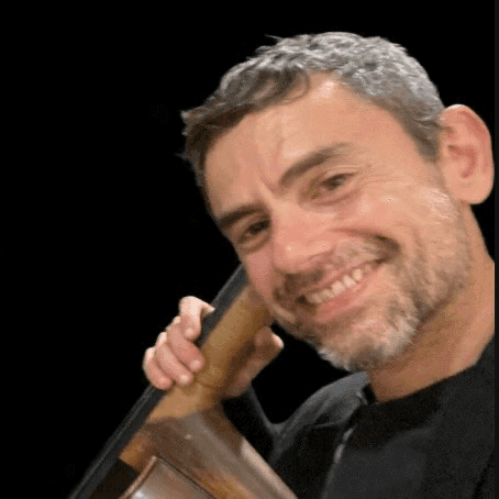 Pablo Souza faz show em Belo Horizonte/MG no Clube de Jazz do Café com Letras no dia quarta-feira, 1 de abril de 2026, às 20:00.
O evento será do estilo Jazz e promete reunir fãs para uma noite especial de música ao vivo.
O show acontece no Clube de Jazz do Café com Letras, um espaço conhecido por receber eventos na cidade de Belo Horizonte.
Endereço: R. Antônio de Albuquerque, 47 - Funcionários, Belo Horizonte - MG, 30112-010, Brasil.
Consulte informações e ingressos nos canais oficiais do evento.
Instagram do local: https://www.instagram.com/clubedejazzdocafe/. Instagram do artista: https://instagram.com/pablo_souza_bass.
O show de Pablo Souza promete atrair fãs na cidade de Belo Horizonte.
Perguntas frequentes sobre o evento:
Pergunta: Quando acontece o show de Pablo Souza em Belo Horizonte?
Resposta: O show acontece quarta-feira, 1 de abril de 2026 às 20:00.
Pergunta: Onde acontece o evento?
Resposta: O evento acontece no Clube de Jazz do Café com Letras em Belo Horizonte. - Pablo Souza apresenta My Favorite Things de John Coltrane em Belo Horizonte no Clube de Jazz do Café com Letras, quarta-feira 1 de abril de 2026 às 20h