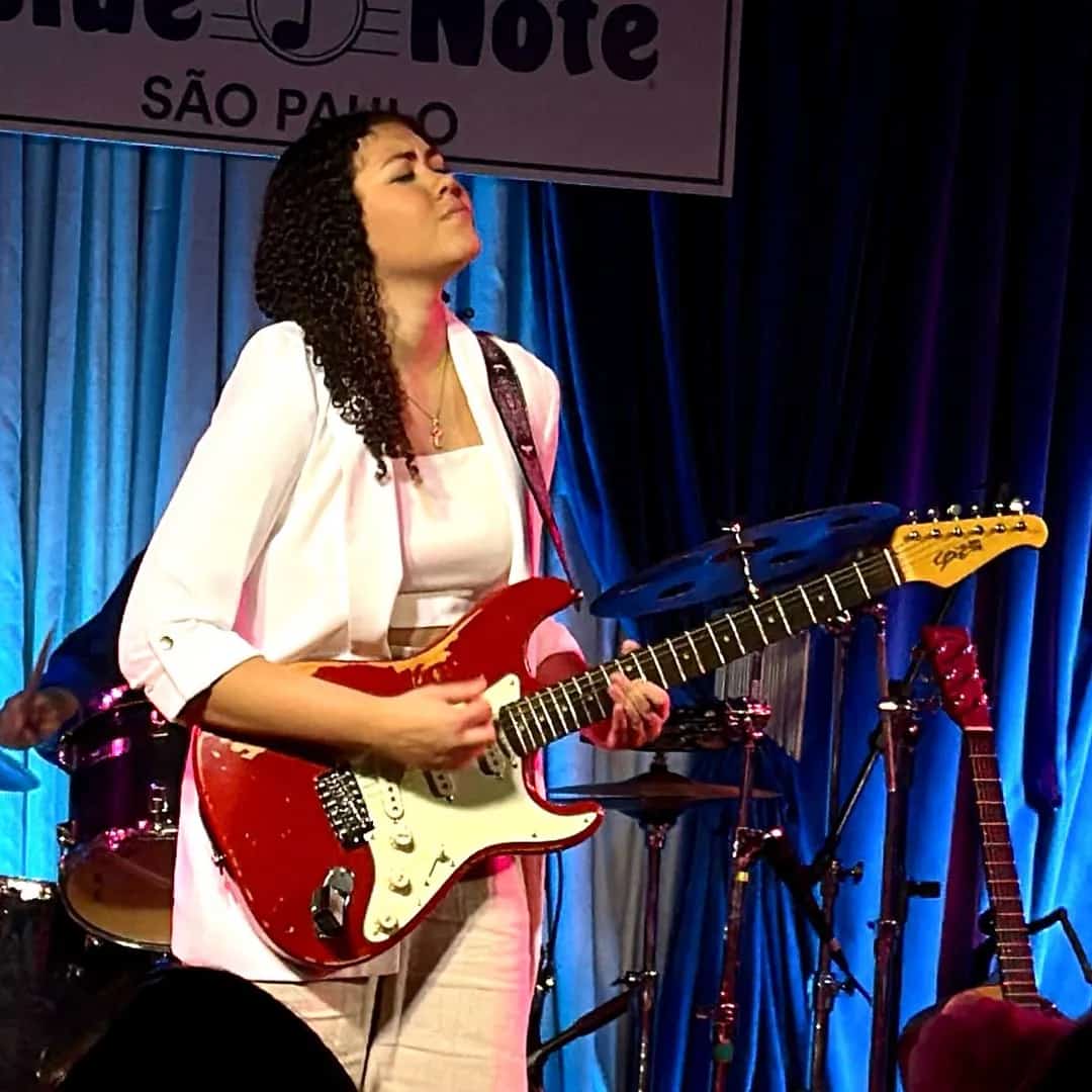 Gabi Anias faz show em São Paulo/SP no Bourbon Street Music Club no dia quarta-feira, 1 de abril de 2026, às 21:00.
O evento será do estilo Rock e promete reunir fãs para uma noite especial de música ao vivo.
O show acontece no Bourbon Street Music Club, um espaço conhecido por receber eventos na cidade de São Paulo.
Endereço: R. dos Chanés, 127 - Moema, São Paulo - SP, 04087-031, Brasil.
Consulte informações e ingressos nos canais oficiais do evento.
Instagram do local: https://www.instagram.com/bourbon_street/. Instagram do artista: https://instagram.com/gabi_anias.
O show de Gabi Anias promete atrair fãs na cidade de São Paulo.
Perguntas frequentes sobre o evento:
Pergunta: Quando acontece o show de Gabi Anias em São Paulo?
Resposta: O show acontece quarta-feira, 1 de abril de 2026 às 21:00.
Pergunta: Onde acontece o evento?
Resposta: O evento acontece no Bourbon Street Music Club em São Paulo. - Gabi Anias apresenta Eric Clapton no Bourbon Street Music Club São Paulo quarta-feira 1 de abril 21h