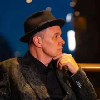 João Suplicy faz show em São Paulo/SP no Blue Note São Paulo no dia quinta-feira, 19 de março de 2026, às 22:30.
O evento será do estilo MPB e promete reunir fãs para uma noite especial de música ao vivo.
O show acontece no Blue Note São Paulo, um espaço conhecido por receber eventos na cidade de São Paulo.
Endereço: Av. Paulista, 2073 - Bela Vista, São Paulo - SP, 01311-300, Brasil.
Consulte informações e ingressos nos canais oficiais do evento.
Instagram do local: https://www.instagram.com/bluenotesp/. Instagram do artista: https://instagram.com/joaosuplicy.
O show de João Suplicy promete atrair fãs na cidade de São Paulo.
Perguntas frequentes sobre o evento:
Pergunta: Quando acontece o show de João Suplicy em São Paulo?
Resposta: O show acontece quinta-feira, 19 de março de 2026 às 22:30.
Pergunta: Onde acontece o evento?
Resposta: O evento acontece no Blue Note São Paulo em São Paulo. - João Suplicy em Meu nome é Cem — Blue Note São Paulo, quinta-feira 19 de março de 2026 às 22:30