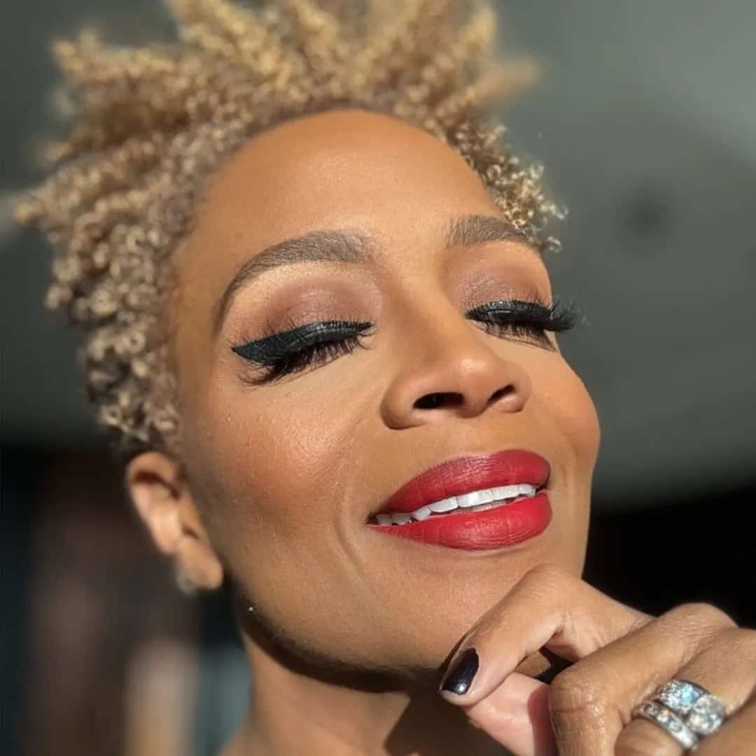 Avery*sunshine faz show em São Paulo/SP no Blue Note São Paulo no dia quinta-feira, 2 de abril de 2026, às 20:00.
O evento será do estilo R&B e promete reunir fãs para uma noite especial de música ao vivo.
O show acontece no Blue Note São Paulo, um espaço conhecido por receber eventos na cidade de São Paulo.
Endereço: Av. Paulista, 2073 - Bela Vista, São Paulo - SP, 01311-300, Brasil.
Consulte informações e ingressos nos canais oficiais do evento.
Instagram do local: https://www.instagram.com/bluenotesp/. Instagram do artista: https://instagram.com/averysunshine.
O show de Avery*sunshine promete atrair fãs na cidade de São Paulo.
Perguntas frequentes sobre o evento:
Pergunta: Quando acontece o show de Avery*sunshine em São Paulo?
Resposta: O show acontece quinta-feira, 2 de abril de 2026 às 20:00.
Pergunta: Onde acontece o evento?
Resposta: O evento acontece no Blue Note São Paulo em São Paulo. - Avery*sunshine ao vivo no Blue Note São Paulo, quinta-feira 2 de abril de 2026 às 20h