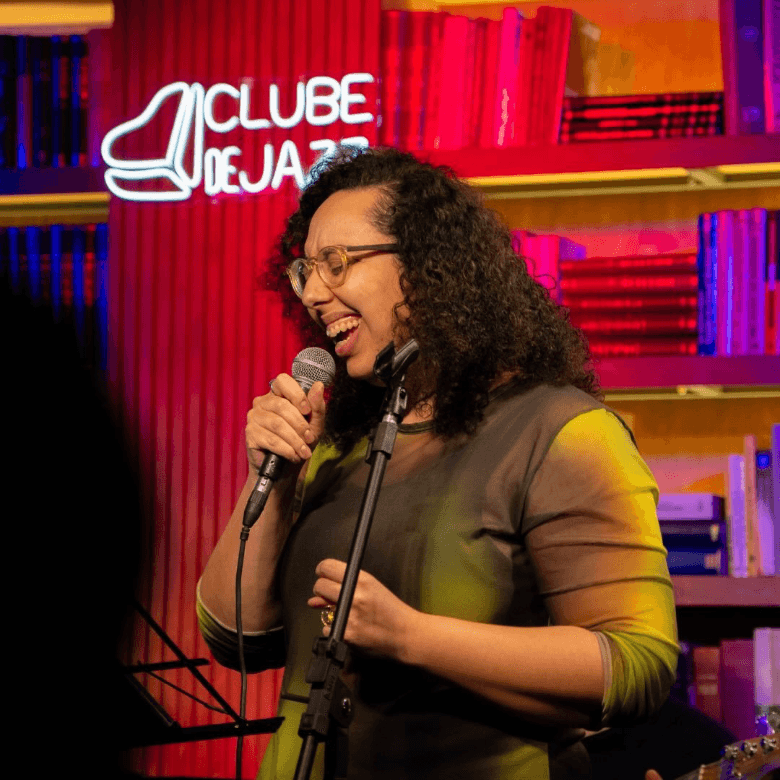 Luisa Borges faz show em Belo Horizonte/MG no Clube de Jazz do Café com Letras no dia sexta-feira, 3 de abril de 2026, às 21:00.
O evento será do estilo Jazz e promete reunir fãs para uma noite especial de música ao vivo.
O show acontece no Clube de Jazz do Café com Letras, um espaço conhecido por receber eventos na cidade de Belo Horizonte.
Endereço: R. Antônio de Albuquerque, 47 - Funcionários, Belo Horizonte - MG, 30112-010, Brasil.
Consulte informações e ingressos nos canais oficiais do evento.
Instagram do local: https://www.instagram.com/clubedejazzdocafe/. Instagram do artista: https://instagram.com/borges.luisab.
O show de Luisa Borges promete atrair fãs na cidade de Belo Horizonte.
Perguntas frequentes sobre o evento:
Pergunta: Quando acontece o show de Luisa Borges em Belo Horizonte?
Resposta: O show acontece sexta-feira, 3 de abril de 2026 às 21:00.
Pergunta: Onde acontece o evento?
Resposta: O evento acontece no Clube de Jazz do Café com Letras em Belo Horizonte. - Luisa Borges Tributo a Sade em Belo Horizonte Clube de Jazz do Café com Letras sexta-feira 3 de abril 21h