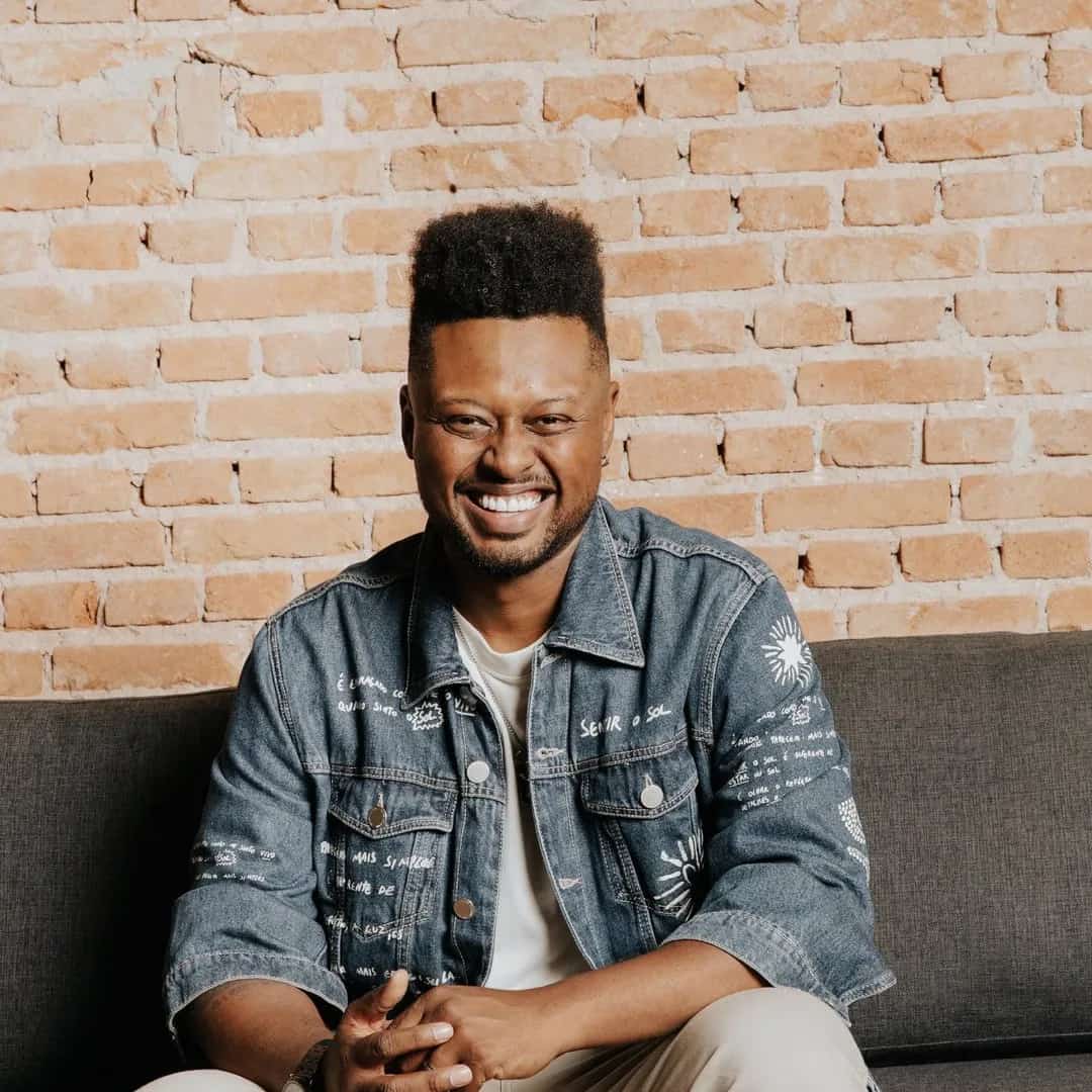 Hugo Rafael faz show em São Paulo/SP no Bourbon Street Music Club no dia quinta-feira, 2 de abril de 2026, às 21:30.
O evento será do estilo Samba e promete reunir fãs para uma noite especial de música ao vivo.
O show acontece no Bourbon Street Music Club, um espaço conhecido por receber eventos na cidade de São Paulo.
Endereço: R. dos Chanés, 127 - Moema, São Paulo - SP, 04087-031, Brasil.
Consulte informações e ingressos nos canais oficiais do evento.
Instagram do local: https://www.instagram.com/bourbon_street/. Instagram do artista: https://instagram.com/hugorafaelcantor.
O show de Hugo Rafael promete atrair fãs na cidade de São Paulo.
Perguntas frequentes sobre o evento:
Pergunta: Quando acontece o show de Hugo Rafael em São Paulo?
Resposta: O show acontece quinta-feira, 2 de abril de 2026 às 21:30.
Pergunta: Onde acontece o evento?
Resposta: O evento acontece no Bourbon Street Music Club em São Paulo. - Hugo Rafael em Frequência no Bourbon Street Music Club São Paulo, quinta-feira 2 de abril 21:30