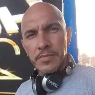 Dj Fabio Herdy faz show em Santos/SP no Rusbé no dia sexta-feira, 20 de março de 2026, às 20:00.
O evento será do estilo Eletrônica e promete reunir fãs para uma noite especial de música ao vivo.
O show acontece no Rusbé, um espaço conhecido por receber eventos na cidade de Santos.
Endereço: Av. Mal. Deodoro, 49 - Gonzaga, Santos - SP, 11065-101, Brasil.
Consulte informações e ingressos nos canais oficiais do evento.
Instagram do local: https://www.instagram.com/santos.rusbe/. Instagram do artista: https://instagram.com/fabioherdy_oficial.
O show de Dj Fabio Herdy promete atrair fãs na cidade de Santos.
Perguntas frequentes sobre o evento:
Pergunta: Quando acontece o show de Dj Fabio Herdy em Santos?
Resposta: O show acontece sexta-feira, 20 de março de 2026 às 20:00.
Pergunta: Onde acontece o evento?
Resposta: O evento acontece no Rusbé em Santos. - Dj Fabio Herdy ao vivo em Santos Rusbé sexta-feira, 20 de março de 2026 às 20h