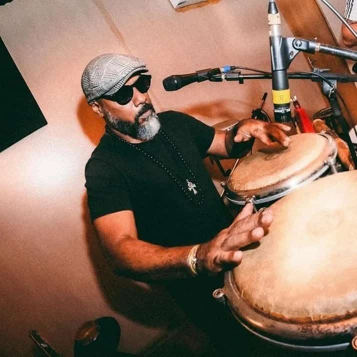 Sandrobueno77 faz show em Santos/SP no Everpub - Cervejaria Everbrew no dia sábado, 4 de abril de 2026, às 20:30.
O evento será do estilo Rock e promete reunir fãs para uma noite especial de música ao vivo.
O show acontece no Everpub - Cervejaria Everbrew, um espaço conhecido por receber eventos na cidade de Santos.
Endereço: Av. Siqueira Campos, 351 - Embaré, Santos - SP, 11045-201, Brasil.
Consulte informações e ingressos nos canais oficiais do evento.
Instagram do local: https://www.instagram.com/everpubsantos/. Instagram do artista: https://instagram.com/sandrobueno77.
O show de Sandrobueno77 promete atrair fãs na cidade de Santos.
Perguntas frequentes sobre o evento:
Pergunta: Quando acontece o show de Sandrobueno77 em Santos?
Resposta: O show acontece sábado, 4 de abril de 2026 às 20:30.
Pergunta: Onde acontece o evento?
Resposta: O evento acontece no Everpub - Cervejaria Everbrew em Santos. - Sandrobueno77 ao vivo em Santos na Everpub - Cervejaria Everbrew, sábado 4 de abril de 2026 às 20:30