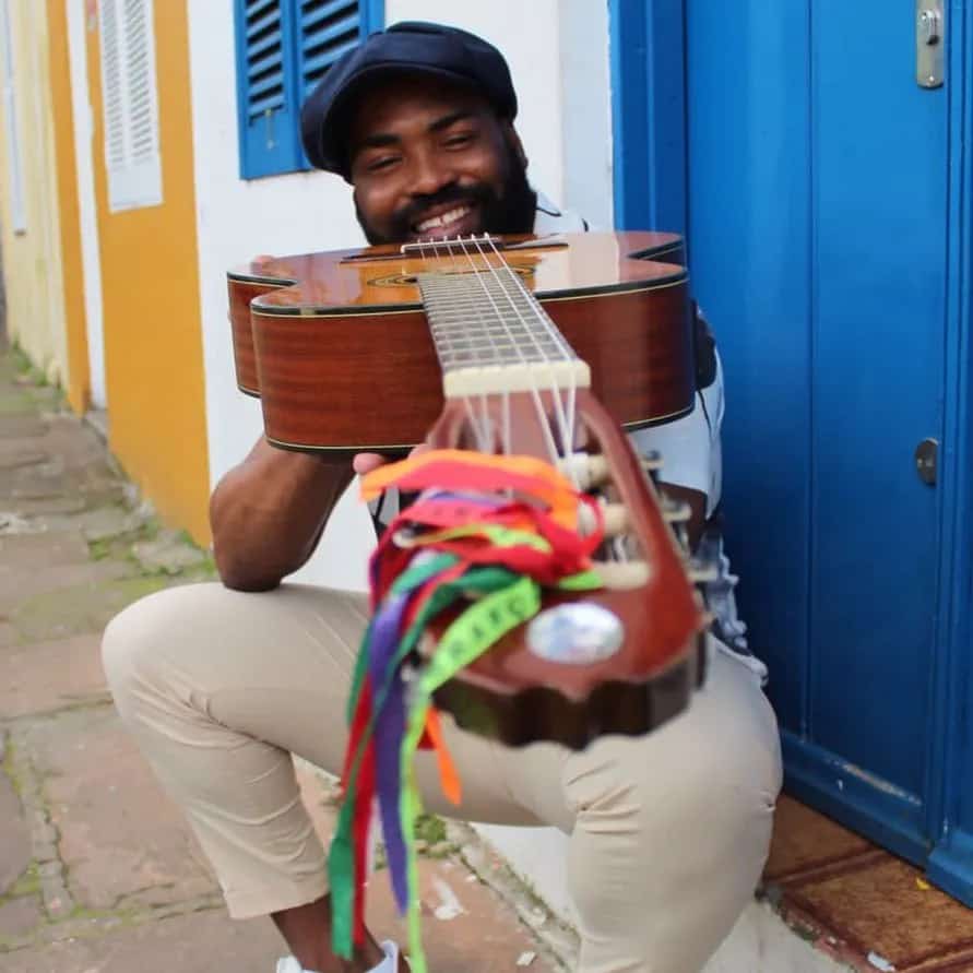 Edu Moreira faz show em Porto Alegre/RS no Boteco Matita Perê no dia sexta-feira, 3 de abril de 2026, às 21:00.
O evento será do estilo Samba e promete reunir fãs para uma noite especial de música ao vivo.
O show acontece no Boteco Matita Perê, um espaço conhecido por receber eventos na cidade de Porto Alegre.
Endereço: R. João Alfredo, 626 - Cidade Baixa, Porto Alegre - RS, 90050-230, Brasil.
Consulte informações e ingressos nos canais oficiais do evento.
Instagram do local: https://www.instagram.com/botecomatitapere/. Instagram do artista: https://www.instagram.com/edu_smoreira/.
O show de Edu Moreira promete atrair fãs na cidade de Porto Alegre.
Perguntas frequentes sobre o evento:
Pergunta: Quando acontece o show de Edu Moreira em Porto Alegre?
Resposta: O show acontece sexta-feira, 3 de abril de 2026 às 21:00.
Pergunta: Onde acontece o evento?
Resposta: O evento acontece no Boteco Matita Perê em Porto Alegre. - Edu Moreira em Entre Sambas e Canções — Boteco Matita Perê, Porto Alegre, sexta-feira 3 de abril 21h