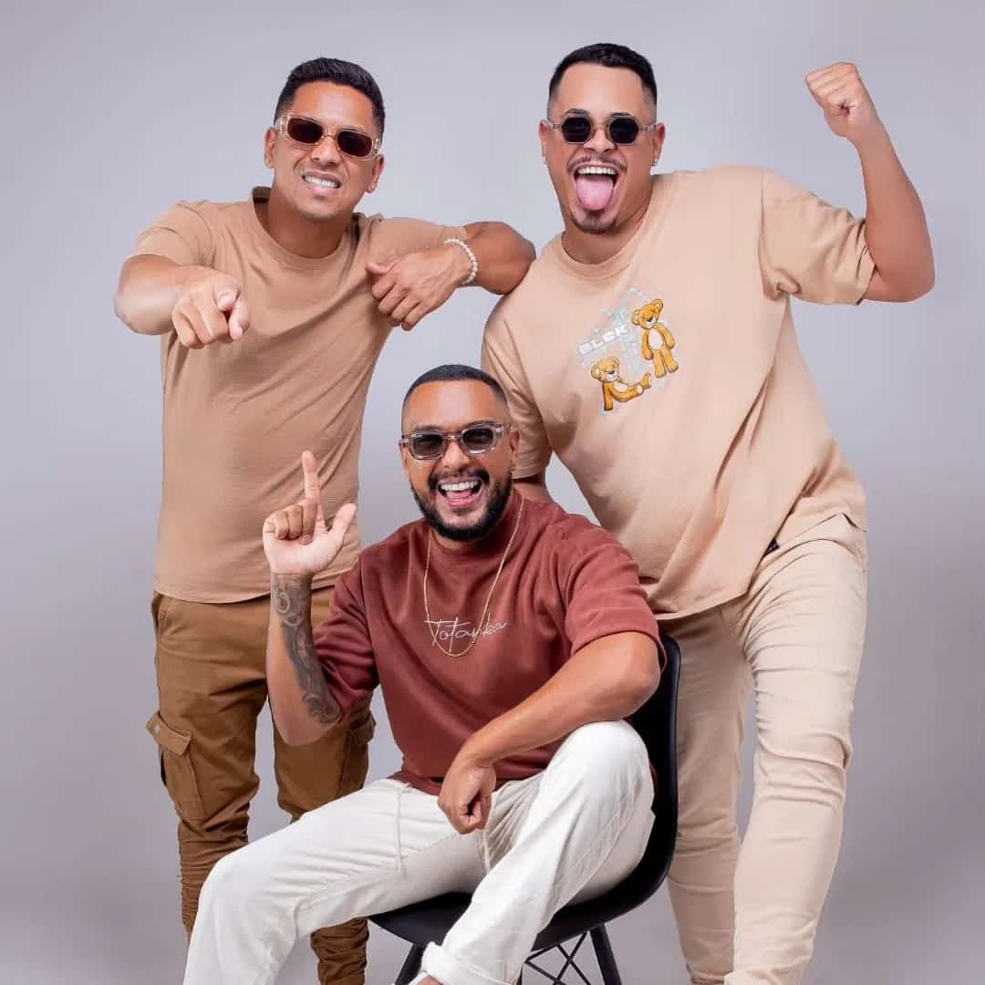 Akelavibeoficial faz show em Belo Horizonte/MG no Bar Purarmonia no dia sexta-feira, 13 de março de 2026, às 20:00.
O evento será do estilo Samba e promete reunir fãs para uma noite especial de música ao vivo.
O show acontece no Bar Purarmonia, um espaço conhecido por receber eventos na cidade de Belo Horizonte.
Endereço: Av. Heráclito Mourão de Miranda, 1830 - Castelo, Belo Horizonte - MG, 31330-382, Brasil.
Consulte informações e ingressos nos canais oficiais do evento.
Instagram do local: https://www.instagram.com/bar_purarmonia/. Instagram do artista: https://www.instagram.com/grupoakelavibeoficial/.
O show de Akelavibeoficial promete atrair fãs na cidade de Belo Horizonte.
Perguntas frequentes sobre o evento:
Pergunta: Quando acontece o show de Akelavibeoficial em Belo Horizonte?
Resposta: O show acontece sexta-feira, 13 de março de 2026 às 20:00.
Pergunta: Onde acontece o evento?
Resposta: O evento acontece no Bar Purarmonia em Belo Horizonte. - Akelavibeoficial em Belo Horizonte no Bar Purarmonia sexta-feira 13 de março de 2026 às 20h