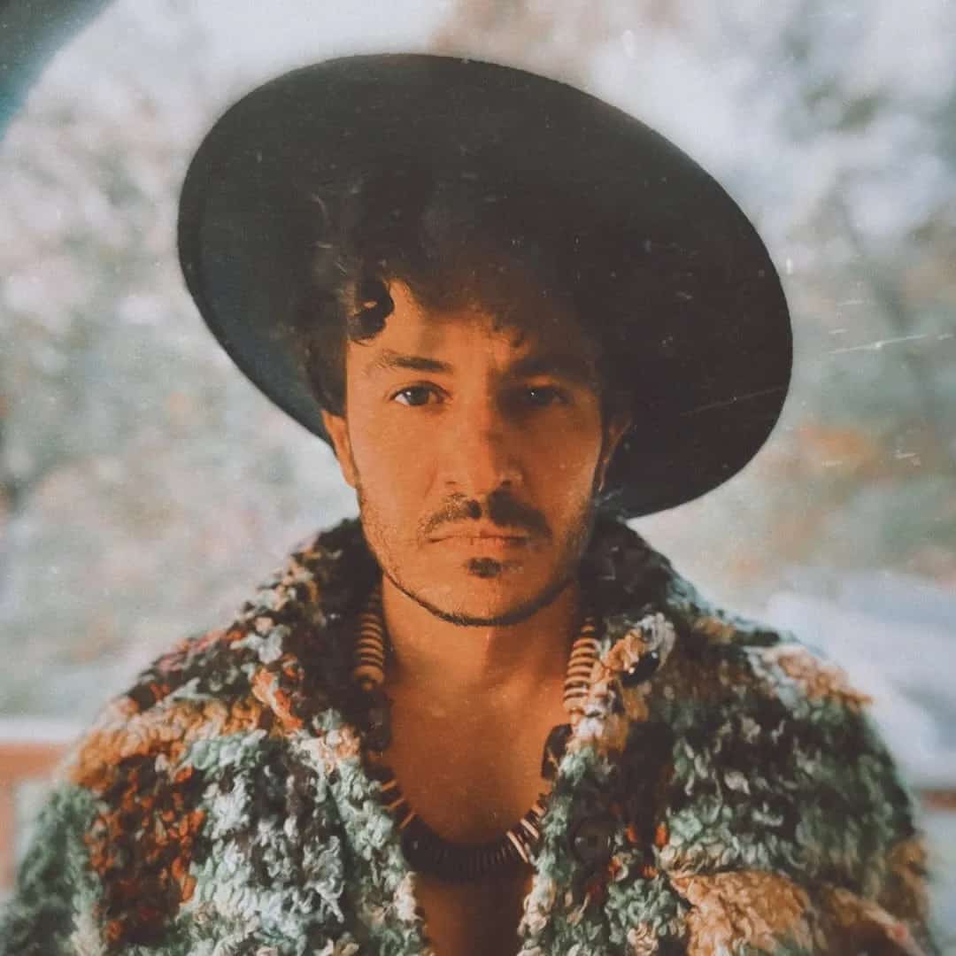 Artur Menezes se apresenta no festival Lollapalooza Brasil 2026 em São Paulo/SP no Autódromo de Interlagos no dia sábado, 21 de março de 2026, às 12:45.
O show faz parte da programação oficial do festival Lollapalooza Brasil 2026 em São Paulo, um dos maiores eventos de música do país.
A apresentação faz parte do lineup oficial do Lollapalooza Brasil 2026, festival que reúne artistas nacionais e internacionais em São Paulo.
O evento acontece no Autódromo de Interlagos, em São Paulo.
Endereço: Av. Sen. Teotônio Vilela, 261 - Jardim Malia I, São Paulo - SP, 04801-000, Brasil.
O festival Lollapalooza Brasil costuma reunir milhares de fãs de música em São Paulo, sendo um dos eventos mais aguardados do calendário cultural da cidade.
Ingressos disponíveis pelo ticketmaster. Confira no link oficial do evento: https://www.ticketmaster.com.br/event/lollapaloozabr.
Instagram do local: https://www.instagram.com/autodromointerlagos/. Instagram do artista: https://www.instagram.com/art_menezes/.
O show de Artur Menezes promete atrair fãs na cidade de São Paulo.
O show de Artur Menezes é uma das atrações confirmadas da edição 2026 do Lollapalooza Brasil em São Paulo.
Perguntas... - Lollapalooza Brasil 2026 com Artur Menezes em São Paulo Autódromo de Interlagos sábado 21 de março às 12:45