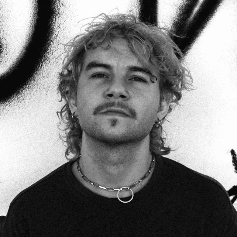 Gabriel Veiga faz show em Presidente Prudente/SP no Valete Bar no dia sábado, 4 de abril de 2026, às 21:00.
O evento será do estilo Rock e promete reunir fãs para uma noite especial de música ao vivo.
O show acontece no Valete Bar, um espaço conhecido por receber eventos na cidade de Presidente Prudente.
Endereço: Av. Washington Luiz, 2080 - Jardim Paulista, Pres. Prudente - SP, 19023-450, Brasil.
Consulte informações e ingressos nos canais oficiais do evento.
Instagram do local: https://www.instagram.com/valete_bar/. Instagram do artista: https://instagram.com/gbrlmmnts.
O show de Gabriel Veiga promete atrair fãs na cidade de Presidente Prudente.
Perguntas frequentes sobre o evento:
Pergunta: Quando acontece o show de Gabriel Veiga em Presidente Prudente?
Resposta: O show acontece sábado, 4 de abril de 2026 às 21:00.
Pergunta: Onde acontece o evento?
Resposta: O evento acontece no Valete Bar em Presidente Prudente. - Gabriel Veiga Biel e Mike Acústico em Presidente Prudente Valete Bar sábado, 4 de abril de 2026 às 21:00