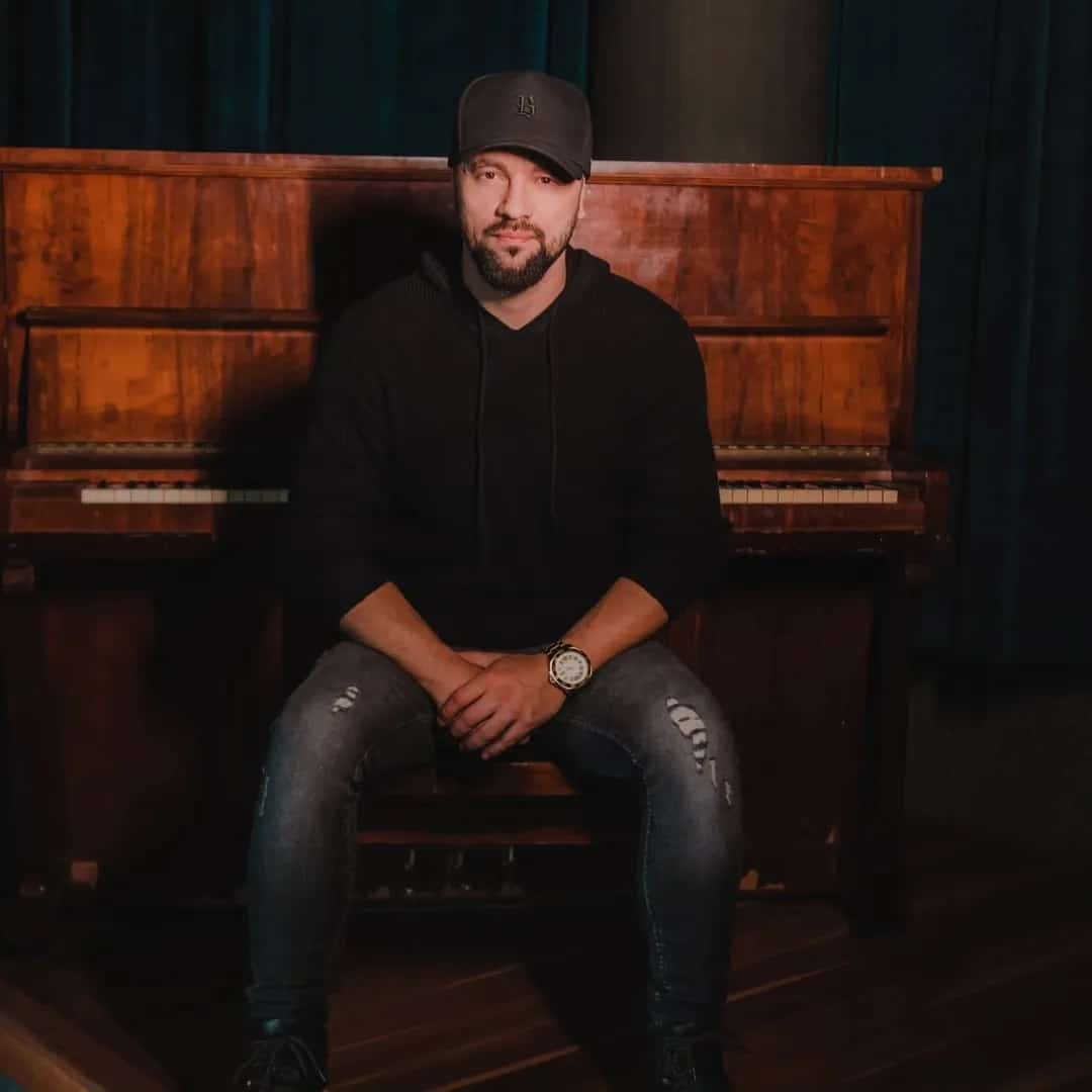 Rodrigo Rossi faz show em Curitiba/PR no Wit Bar no dia sexta-feira, 13 de março de 2026, às 18:00.
O evento será do estilo Sertanejo e promete reunir fãs para uma noite especial de música ao vivo.
O show acontece no Wit Bar, um espaço conhecido por receber eventos na cidade de Curitiba.
Endereço: R. Itupava, 1163 - Alto da XV, Curitiba - PR, 80060-272, Brasil.
Consulte informações e ingressos nos canais oficiais do evento.
Instagram do local: https://www.instagram.com/witbarcuritiba/. Instagram do artista: https://www.instagram.com/cantorrodrigorossi/.
O show de Rodrigo Rossi promete atrair fãs na cidade de Curitiba.
Perguntas frequentes sobre o evento:
Pergunta: Quando acontece o show de Rodrigo Rossi em Curitiba?
Resposta: O show acontece sexta-feira, 13 de março de 2026 às 18:00.
Pergunta: Onde acontece o evento?
Resposta: O evento acontece no Wit Bar em Curitiba. - Rodrigo Rossi no Wit Bar Curitiba sexta-feira, 13 de março de 2026 às 18h