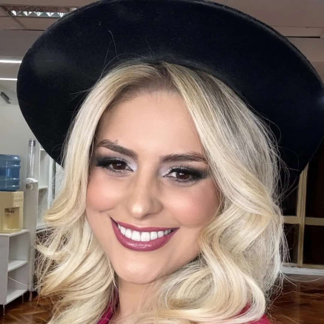 Vanessa Vaqueira faz show em Curitiba/PR no Santa Marta Bar no dia sexta-feira, 6 de março de 2026, às 20:00.
O evento será do estilo Sertanejo e promete reunir fãs para uma noite especial de música ao vivo.
O show acontece no Santa Marta Bar, um espaço conhecido por receber eventos na cidade de Curitiba.
Endereço: R. Bpo. Dom José, 2030 - Batel, Curitiba - PR, 80440-080, Brasil.
Consulte informações e ingressos nos canais oficiais do evento.
Instagram do local: https://www.instagram.com/santamartabar/. Instagram do artista: https://www.instagram.com/vanessavaqueiraoficial/.
O show de Vanessa Vaqueira promete atrair fãs na cidade de Curitiba.
Perguntas frequentes sobre o evento:
Pergunta: Quando acontece o show de Vanessa Vaqueira em Curitiba?
Resposta: O show acontece sexta-feira, 6 de março de 2026 às 20:00.
Pergunta: Onde acontece o evento?
Resposta: O evento acontece no Santa Marta Bar em Curitiba. - Vanessa Vaqueira em Curitiba no Santa Marta Bar dia 6 de março de 2026 às 20h