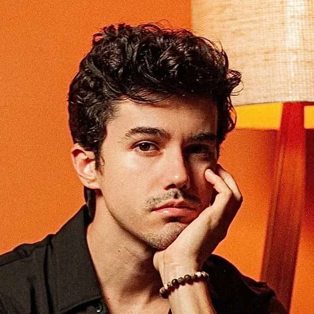 Jonnyalvez faz show em Belo Horizonte/MG no Nicolau Bar da Esquina no dia sábado, 4 de abril de 2026, às 18:00.
O evento será do estilo Blues e promete reunir fãs para uma noite especial de música ao vivo.
O show acontece no Nicolau Bar da Esquina, um espaço conhecido por receber eventos na cidade de Belo Horizonte.
Endereço: R. Dicíola Horta, 77 - Belvedere, Belo Horizonte - MG, 31015-065, Brasil.
Consulte informações e ingressos nos canais oficiais do evento.
Instagram do local: https://www.instagram.com/nicolaubardaesquina/. Instagram do artista: https://instagram.com/jonnyalvez.
O show de Jonnyalvez promete atrair fãs na cidade de Belo Horizonte.
Perguntas frequentes sobre o evento:
Pergunta: Quando acontece o show de Jonnyalvez em Belo Horizonte?
Resposta: O show acontece sábado, 4 de abril de 2026 às 18:00.
Pergunta: Onde acontece o evento?
Resposta: O evento acontece no Nicolau Bar da Esquina em Belo Horizonte. - Jonnyalvez em Belo Horizonte no Nicolau Bar da Esquina sábado, 4 de abril de 2026 às 18:00