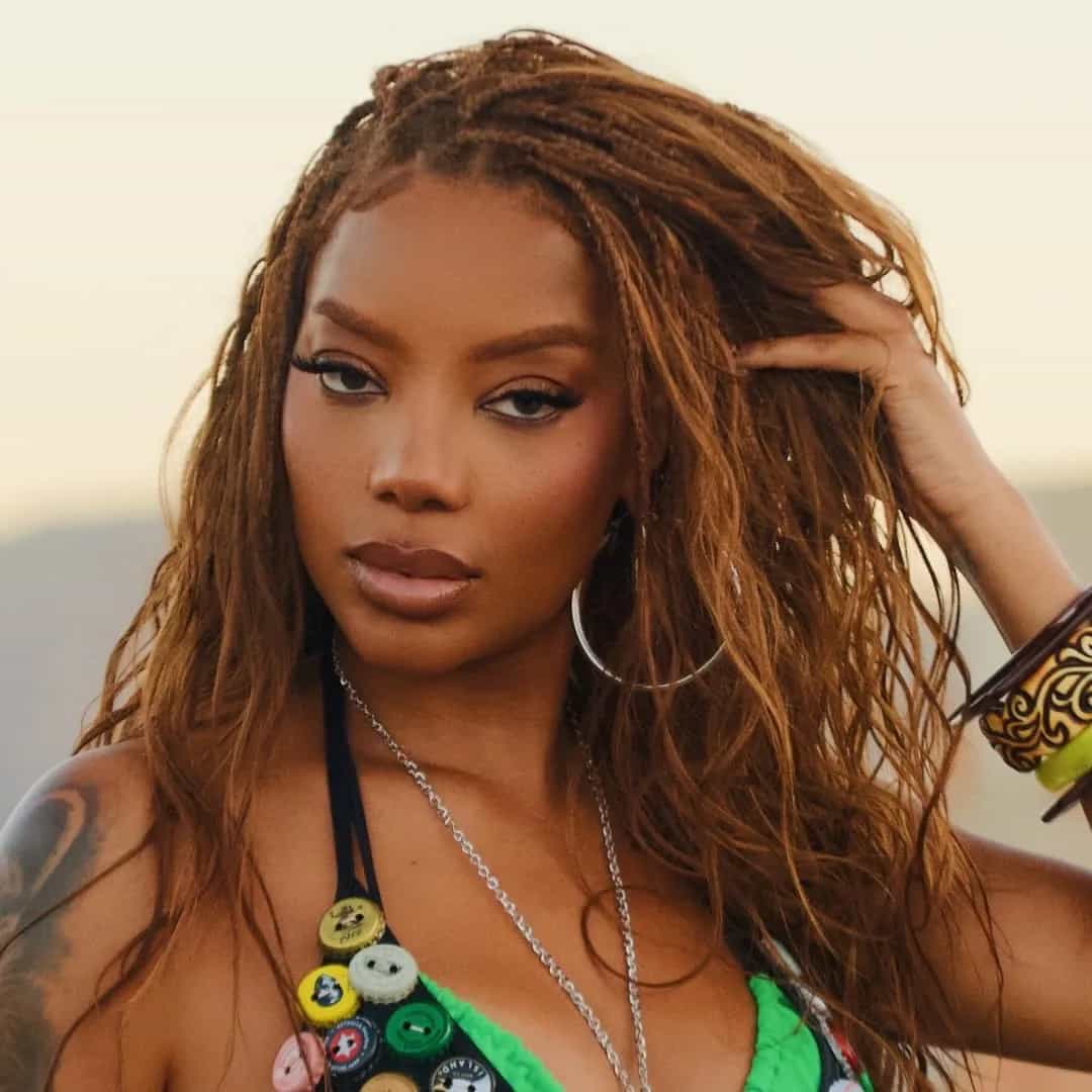 Ludmila Oliveira da Silva (Duque de Caxias ou Rio de Janeiro, 24 de abril de 1995), mais conhecida como Ludmilla e, anteriormente, como MC Beyoncé, é uma cantora, compositora e empresária brasileira de funk melody e música pop que alcançou à fama em 2012 com a canção "Fala Mal de Mim".