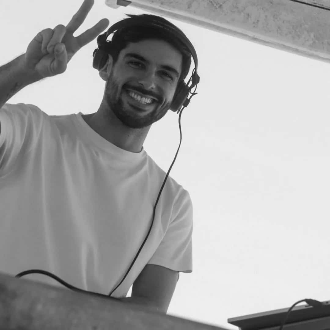 Dj Larrosa faz show em Recife/PE no Downtown Pub ZN no dia sexta-feira, 27 de março de 2026, às 21:00.
O evento será do estilo Eletrônica e promete reunir fãs para uma noite especial de música ao vivo.
O show acontece no Downtown Pub ZN, um espaço conhecido por receber eventos na cidade de Recife.
Endereço: Rua Conselheiro Portela, 560 - Espinheiro, Recife - PE, 52020-035, Brasil.
Consulte informações e ingressos nos canais oficiais do evento.
Instagram do local: https://www.instagram.com/downtownpubzn/. Instagram do artista: https://instagram.com/djlarrosa.
O show de Dj Larrosa promete atrair fãs na cidade de Recife.
Perguntas frequentes sobre o evento:
Pergunta: Quando acontece o show de Dj Larrosa em Recife?
Resposta: O show acontece sexta-feira, 27 de março de 2026 às 21:00.
Pergunta: Onde acontece o evento?
Resposta: O evento acontece no Downtown Pub ZN em Recife. - Dj Larrosa ¡Me Gusta! em Recife no Downtown Pub ZN, sexta-feira 27 de março de 2026 às 21h