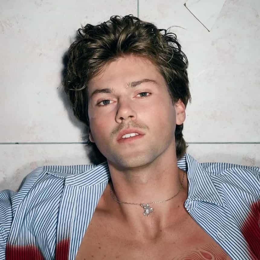 Ruel é cantor australiano de pop, conhecido pelo hit 'Dazed & Confused' e pelo EP 'Ready' (2018). Estreou em 2017 e já ganhou prêmios internacionais. Veja a agenda no Rolê Agora.