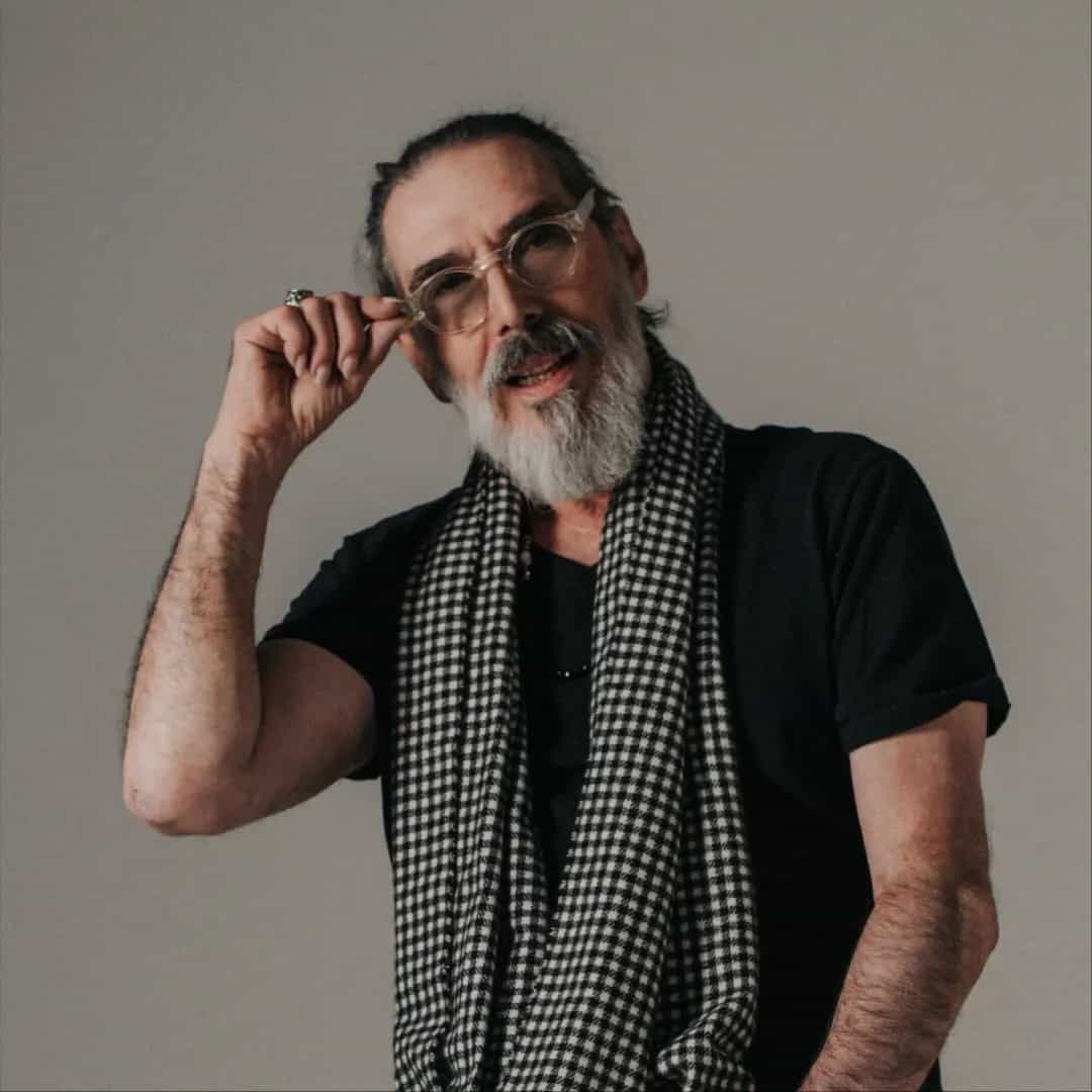 Lobão é cantor, compositor e multi-instrumentista de rock brasileiro, conhecido por hits como 'Me Chama' e 'Vida Bandida'. Estreou carreira solo em 1982. Veja a agenda no Rolê Agora.