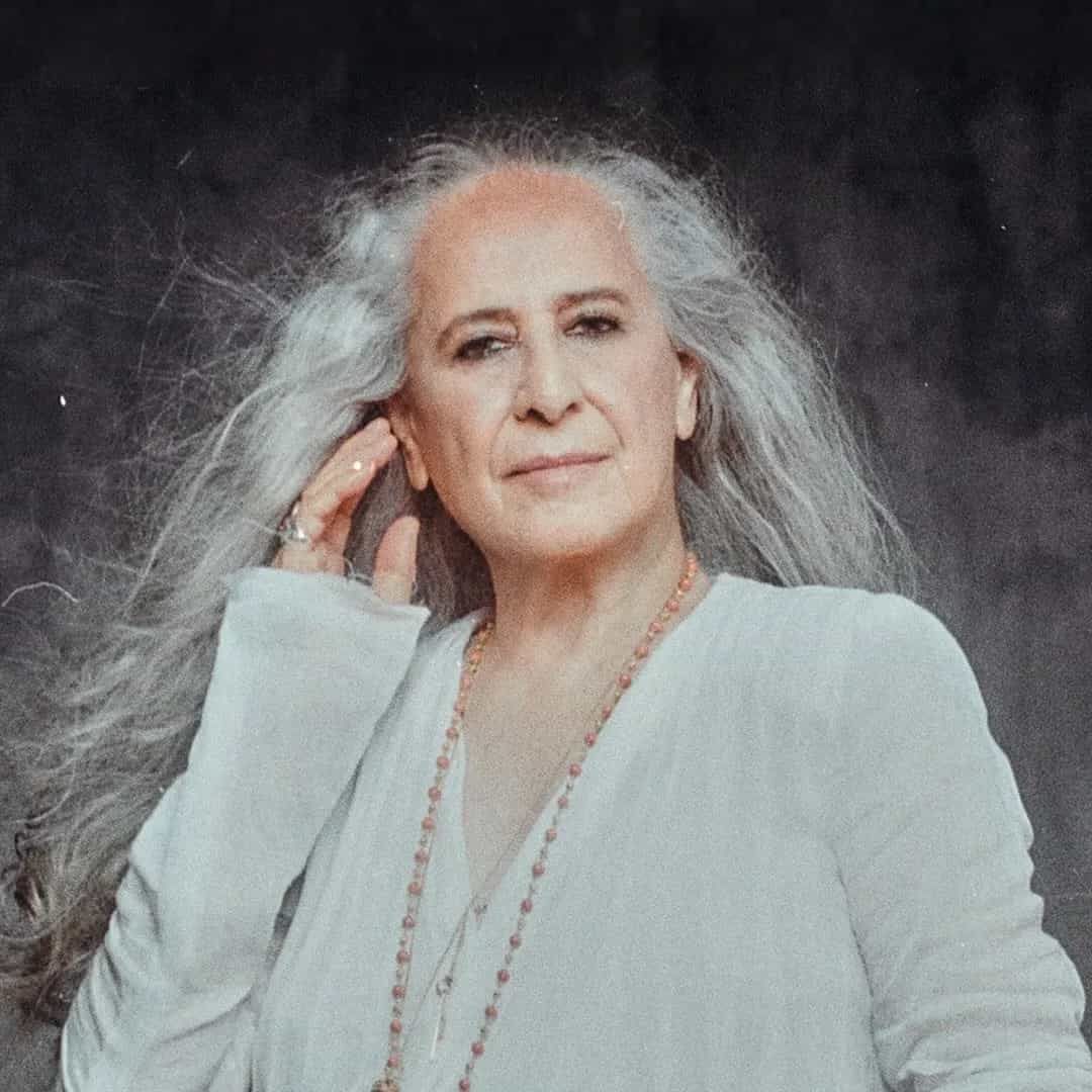 Maria Bethânia é cantora de MPB, estreou em 1965 e é conhecida por sucessos como 'O Canto de Dona Sinhá' e 'Festa'. Irmã de Caetano Veloso. Veja a agenda no Rolê Agora.