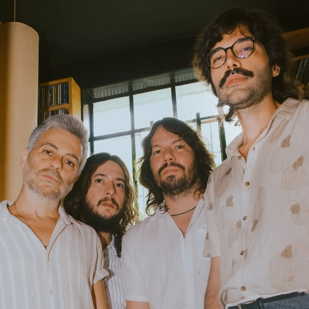 Maglore é uma banda brasileira de MPB e rock alternativo formada em Salvador em 2009, conhecida por músicas como 'Mantra' e 'Dança Diferente'. Veja a agenda no Rolê Agora.