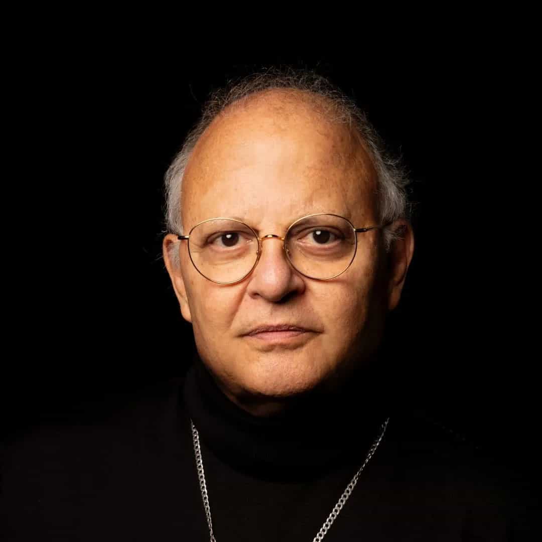 Guilherme Arantes é cantor e compositor de MPB, conhecido por sucessos como 'Planeta Água' e 'Cheia de Charme'. Iniciou carreira solo em 1976. Veja a agenda no Rolê Agora.