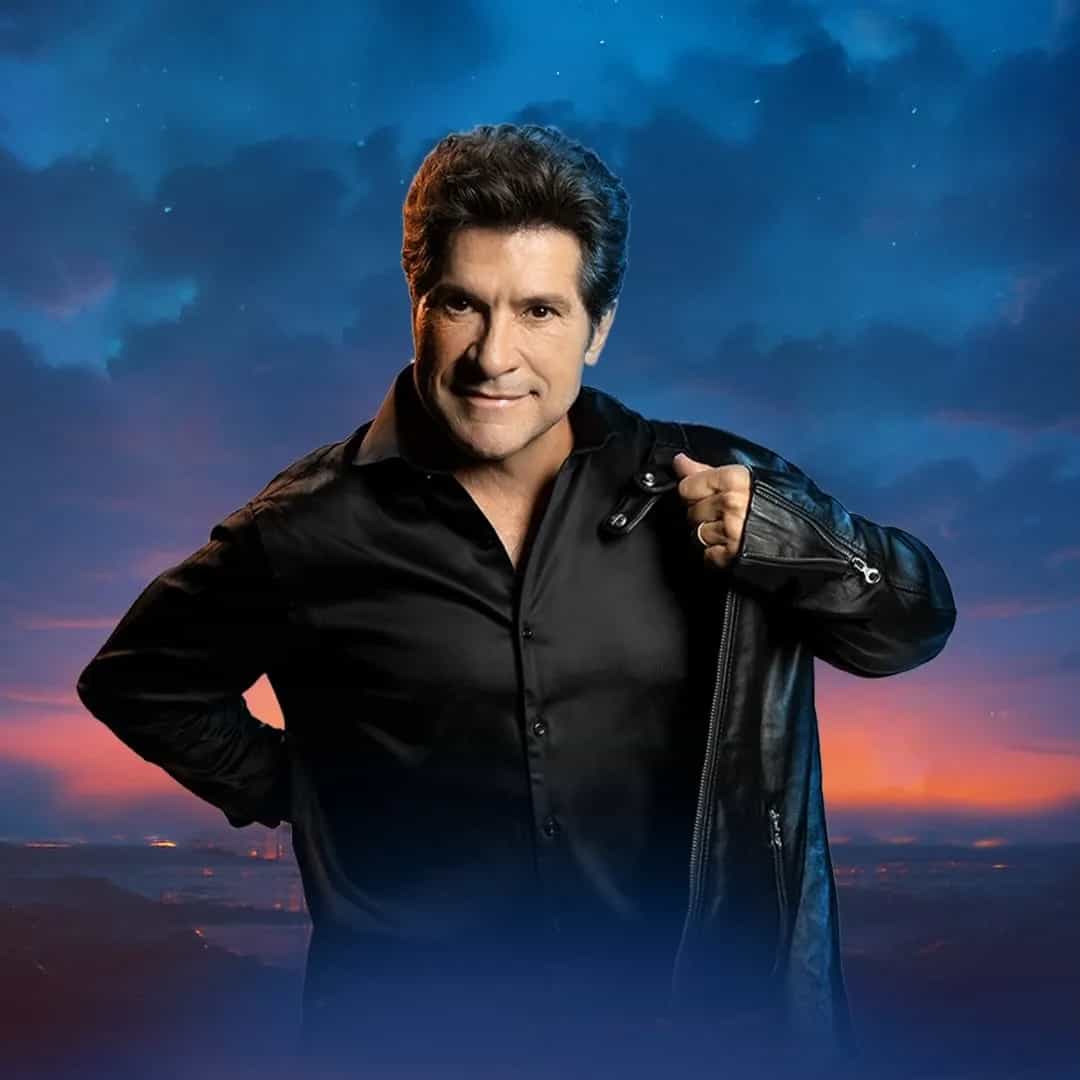 Daniel começou em festivais regionais de música sertaneja após formar uma dupla com o pai. Em uma apresentação conheceu João Paulo, com quem formou nova dupla em 1980. Após 17 anos, nove discos e cinco milhões de cópias vendidas, João Paulo morreu em um acidente de carro. Em carreira solo, até como ator se arriscou. Muito reservado, Daniel é casado com Aline de Pádua, com quem tem uma filha.